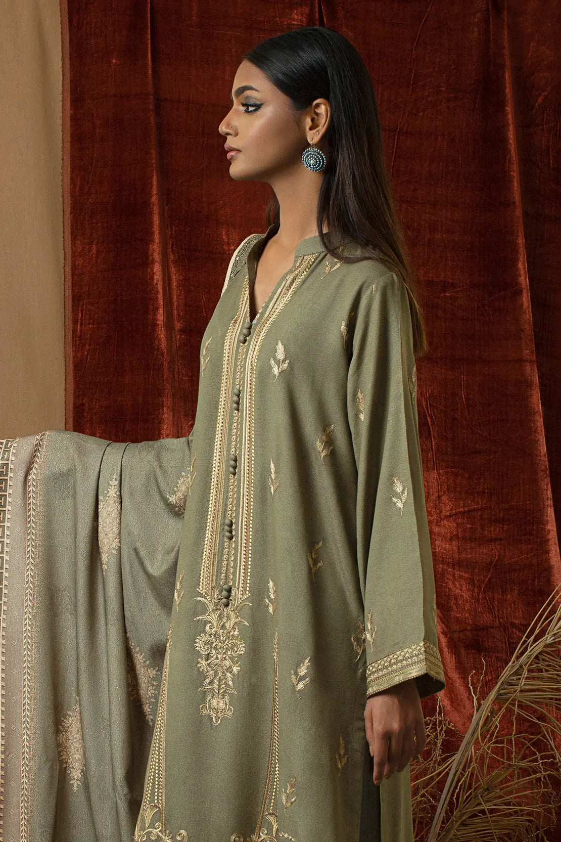 3 Piece – Premium Embroidered Karandi – 8295