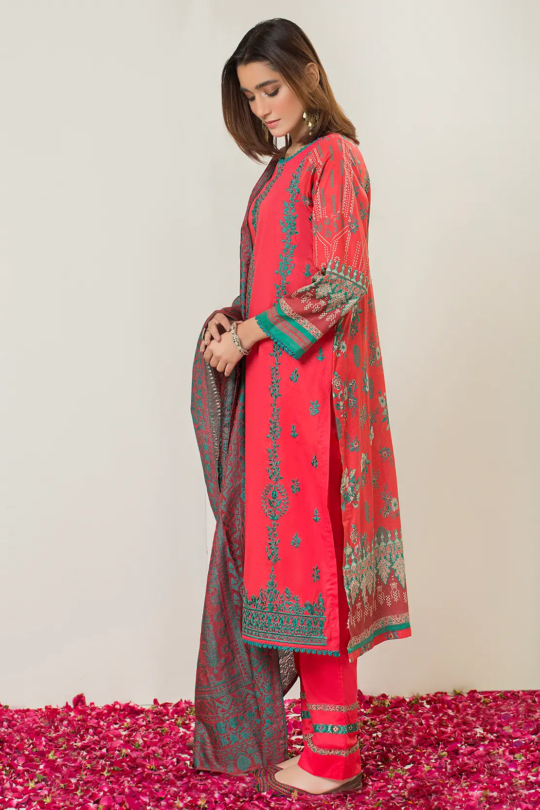 3 Piece – Embroidered Lawn – 7341