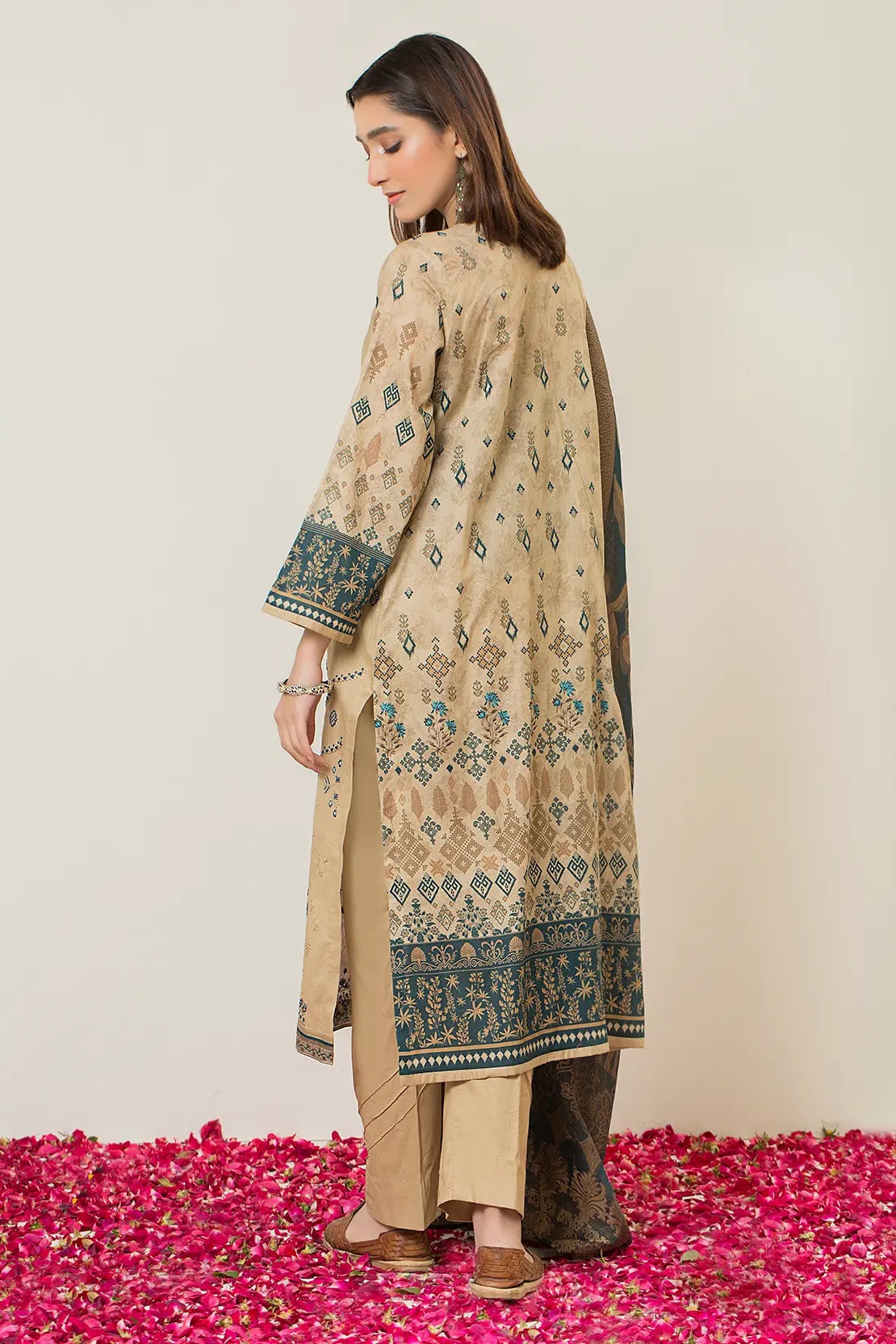 3 Piece – Embroidered Lawn – 7348