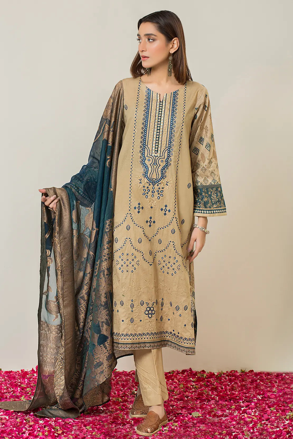 3 Piece – Embroidered Lawn – 7348