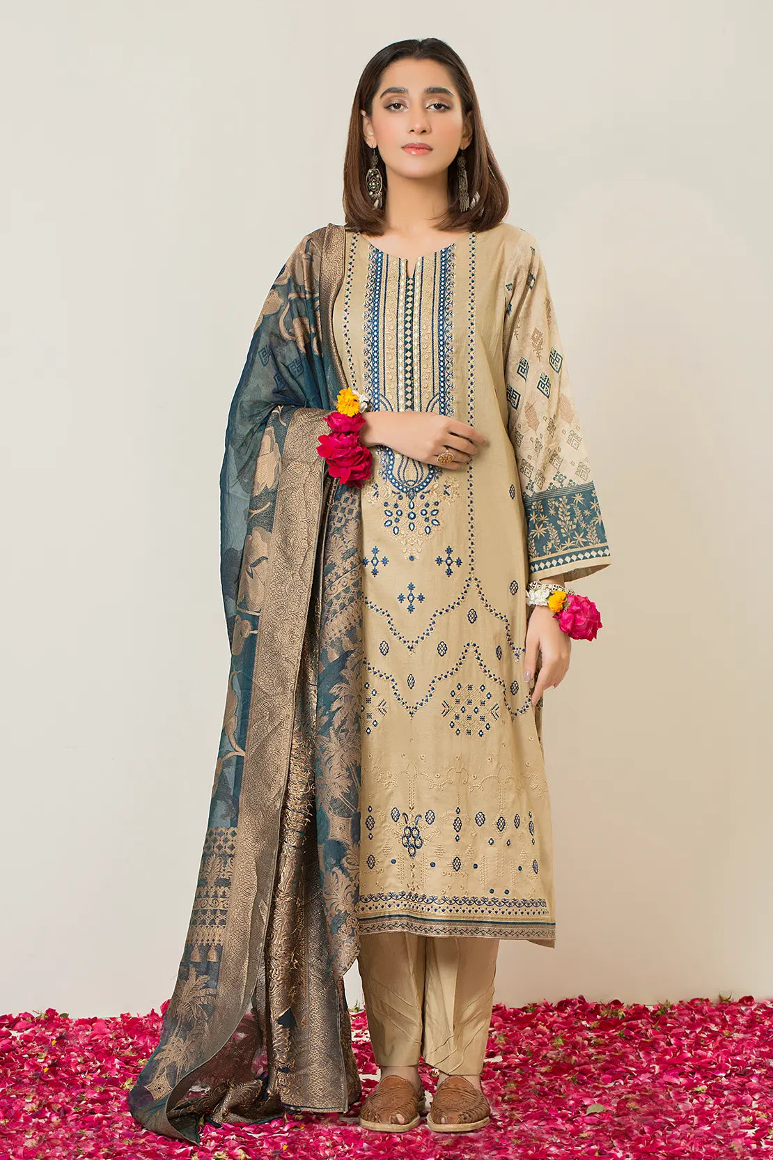 3 Piece – Embroidered Lawn – 7348