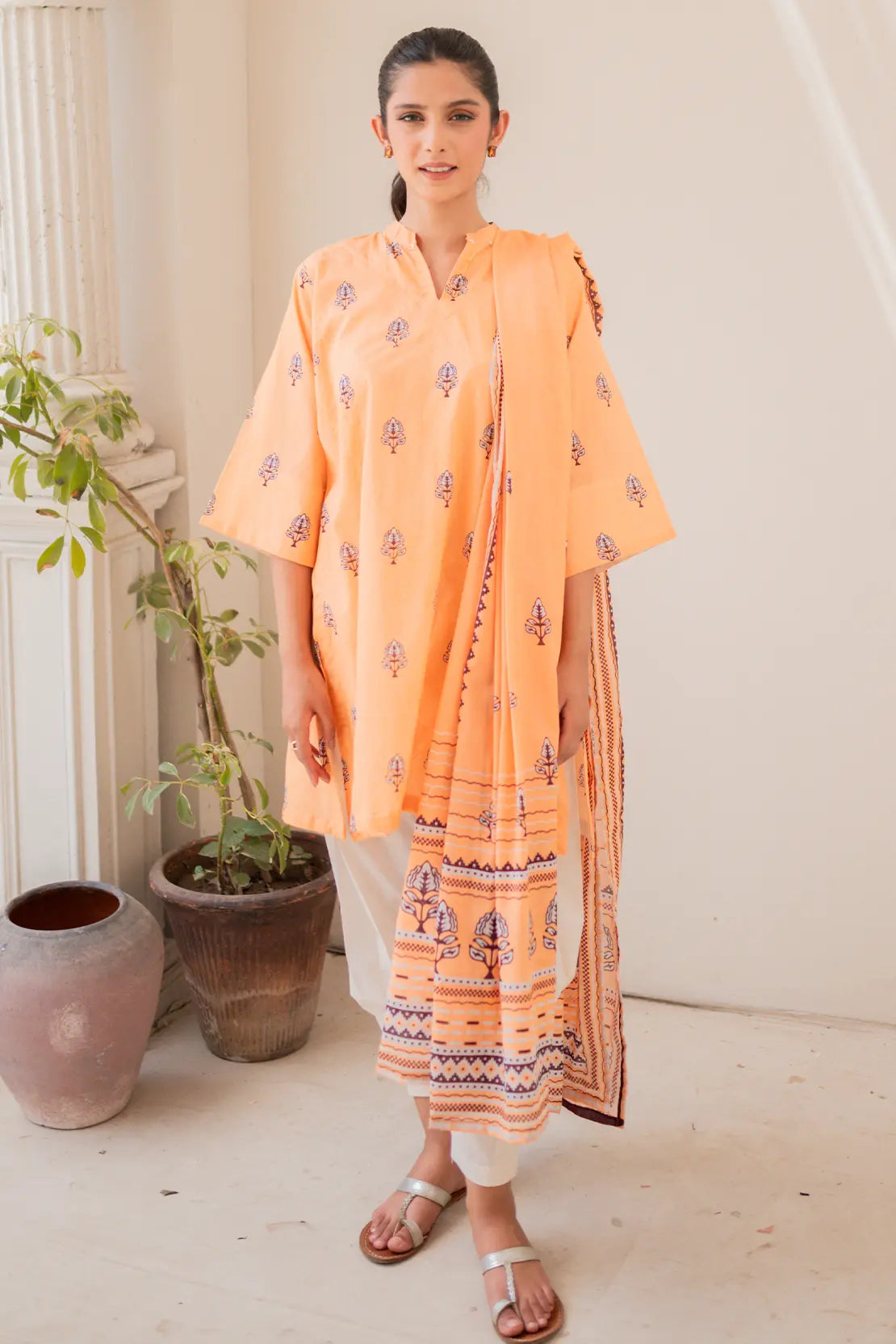 3 Piece - Embroidered Lawn - 8481