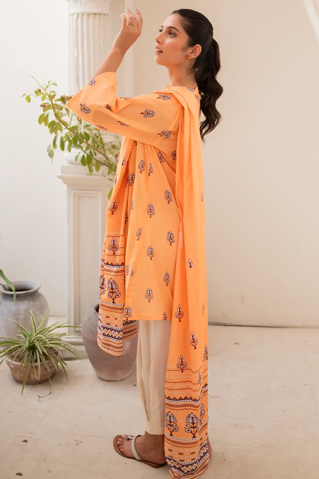 3 Piece - Embroidered Lawn - 8481