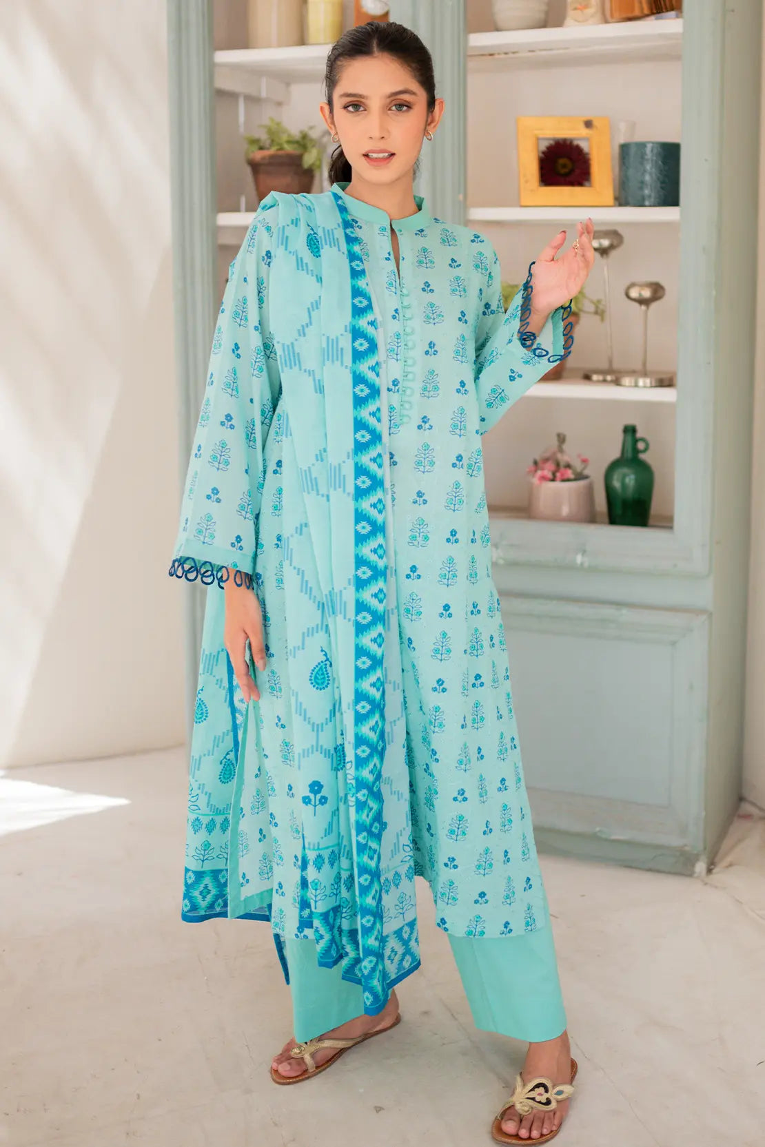3 Piece - Embroidered Lawn - 8482
