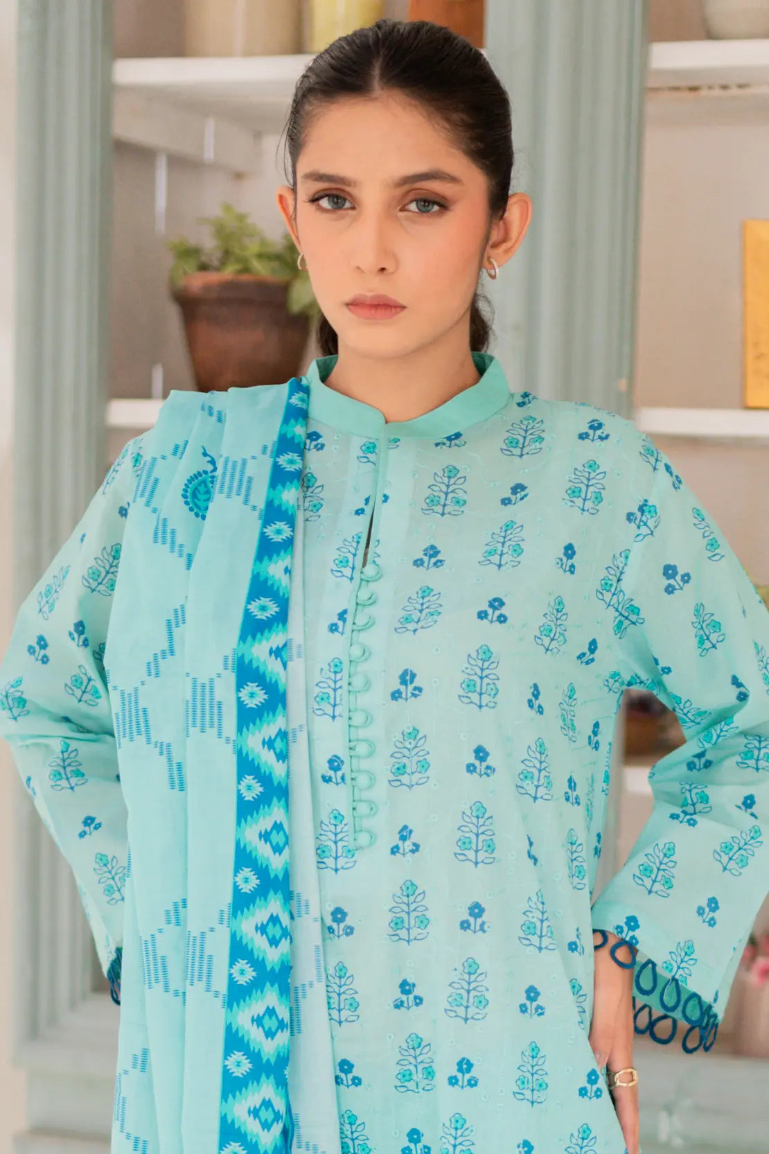 3 Piece - Embroidered Lawn - 8482