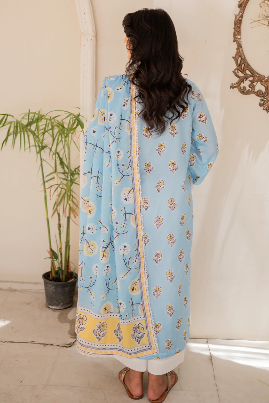 3 Piece - Embroidered Lawn - 8487