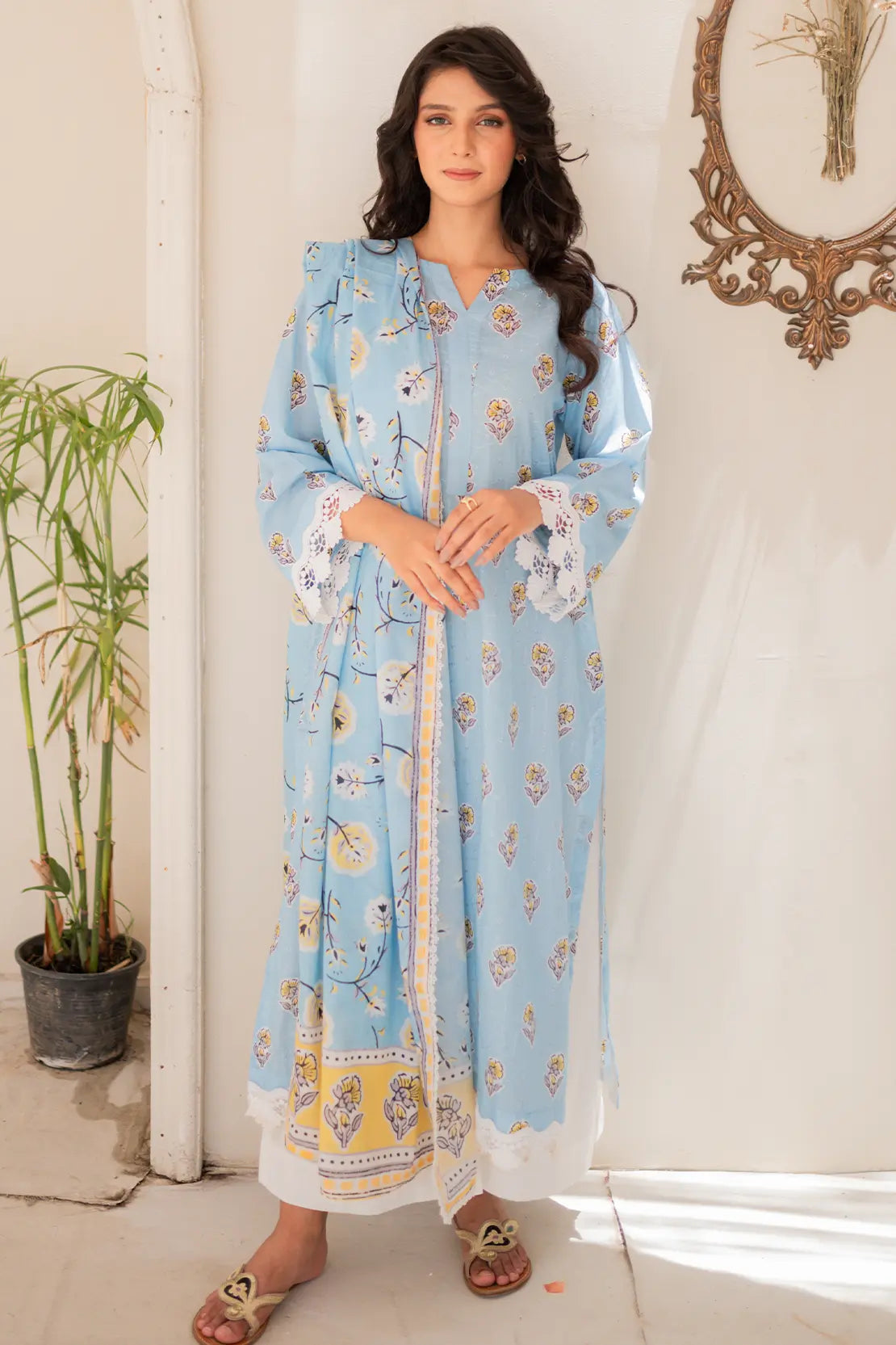 3 Piece - Embroidered Lawn - 8487