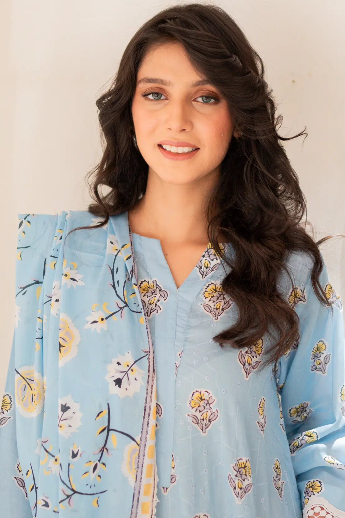 3 Piece - Embroidered Lawn - 8487