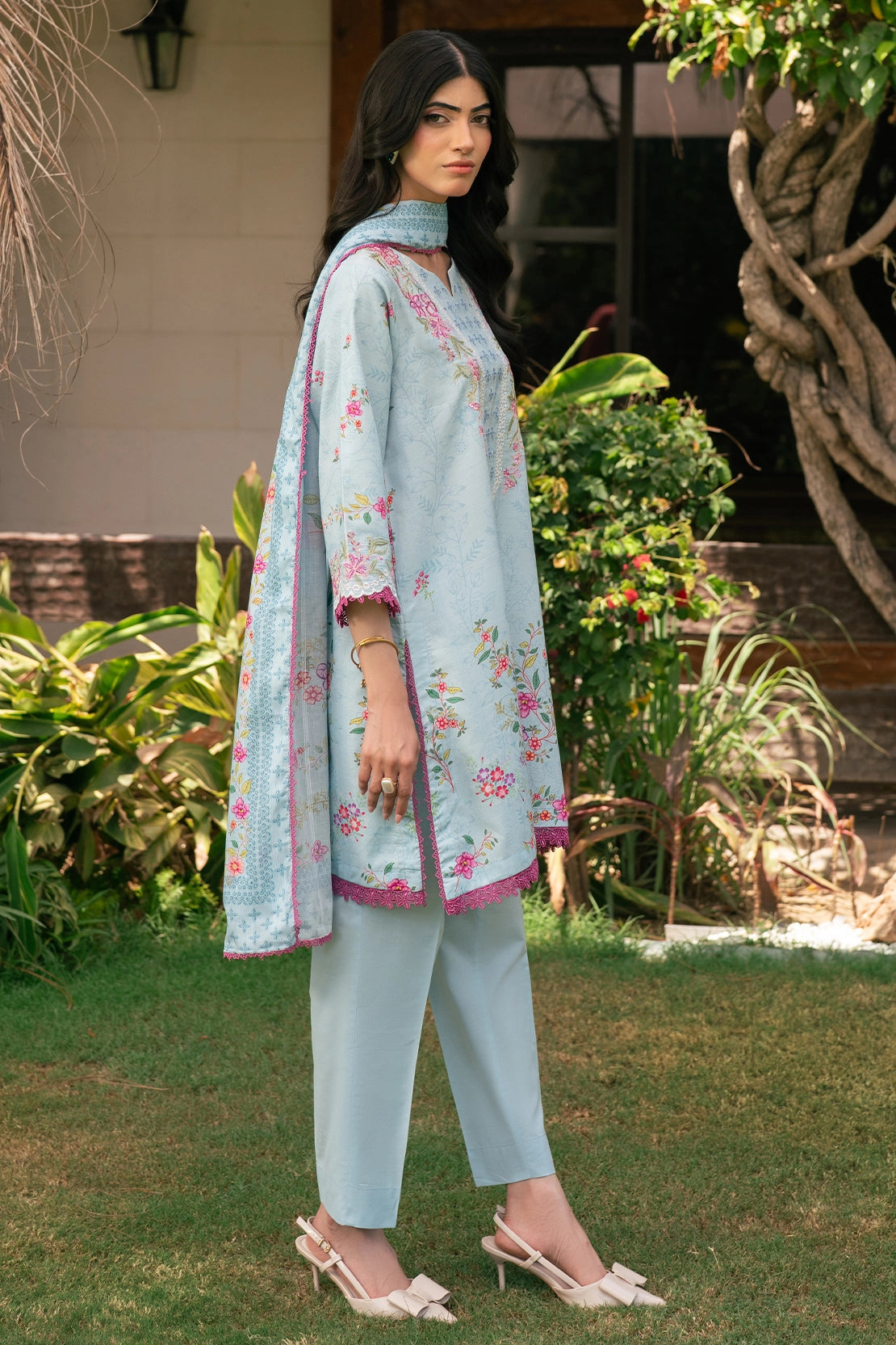 3 Piece - Premium Embroidered Lawn - 3755