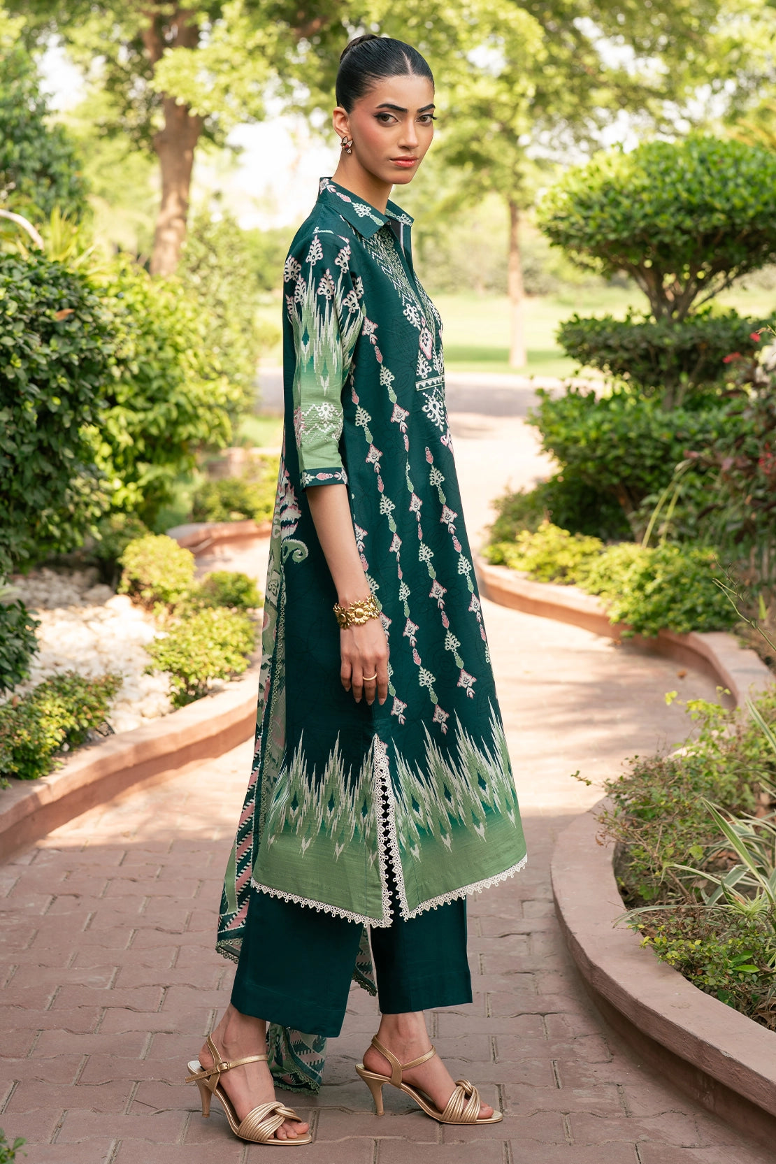 3 Piece - Premium Embroidered Lawn - 3756