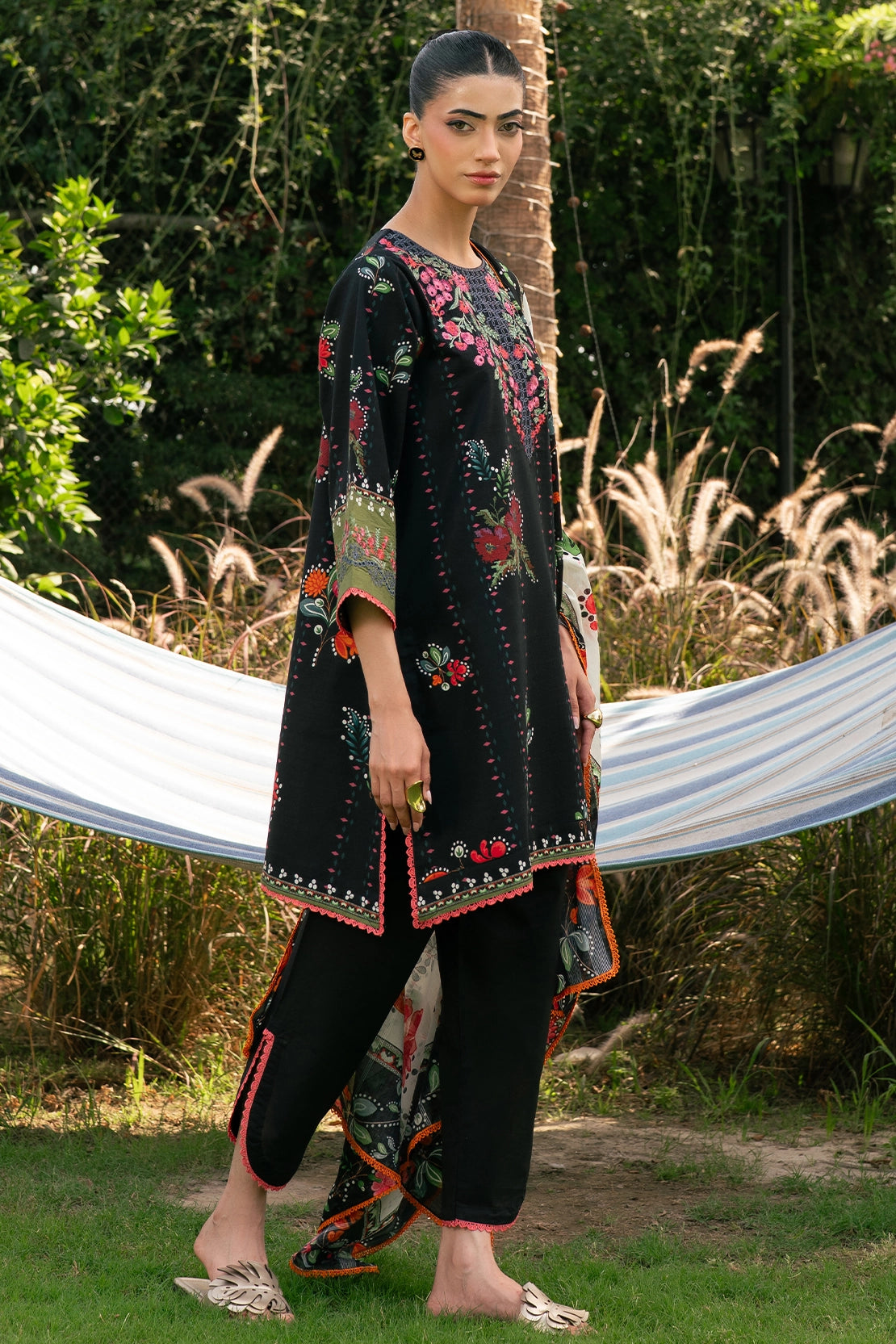 3 Piece - Premium Embroidered Lawn - 3758