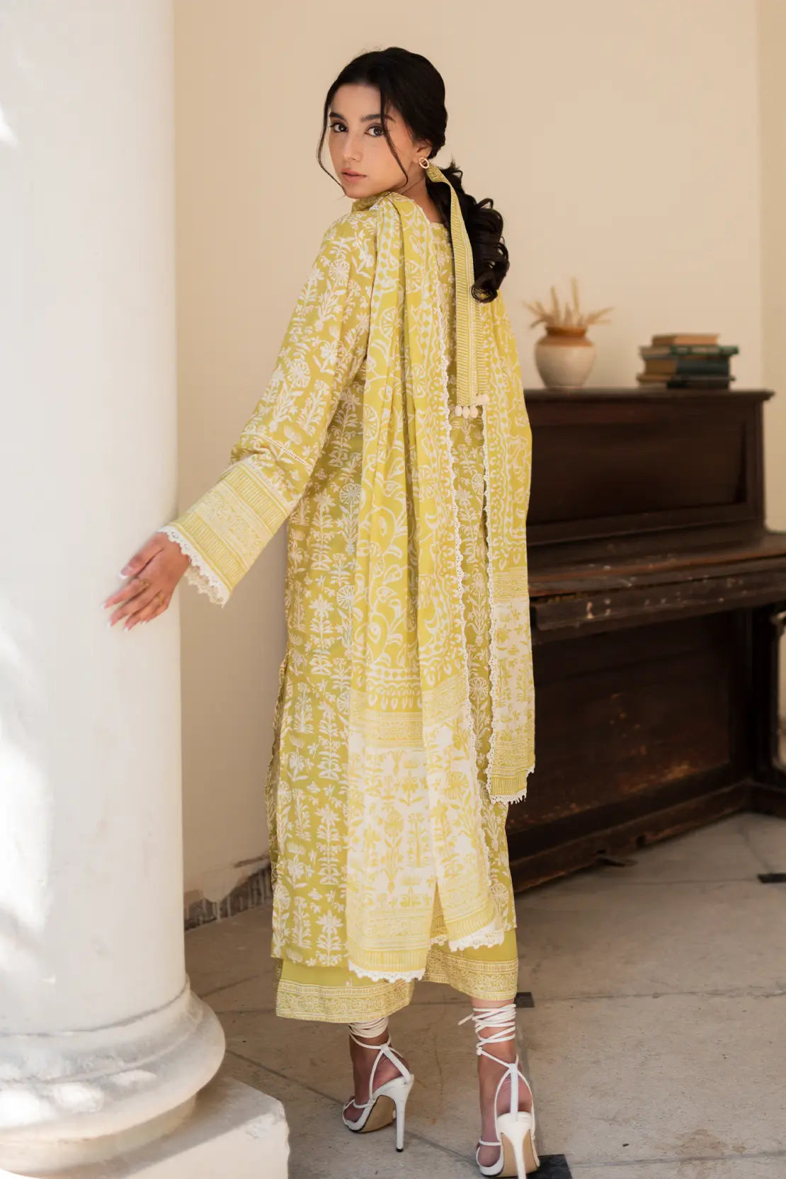 3 Piece - Digitally Printed Lawn - 8761