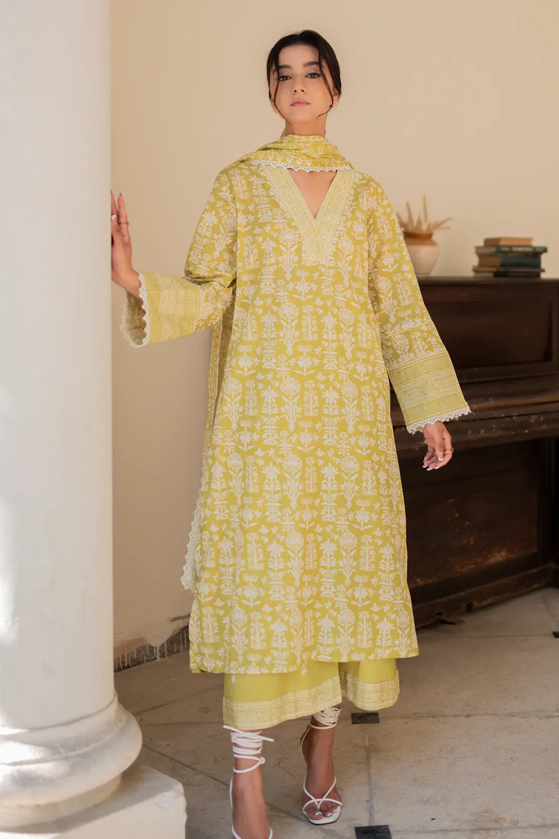 3 Piece - Digitally Printed Lawn - 8761