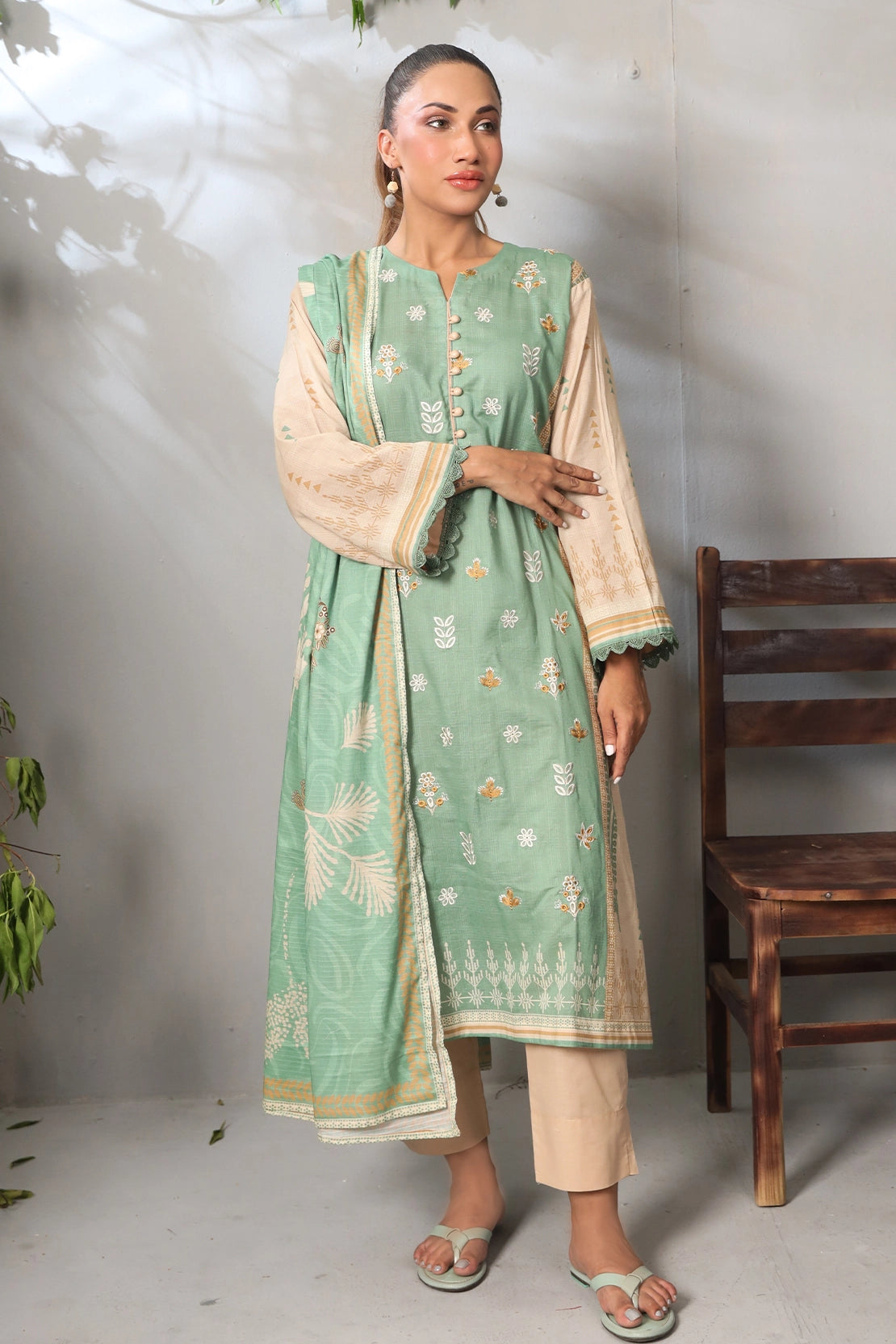 3 PIECE - PREMIUM EMBROIDERED LAWN - 9093