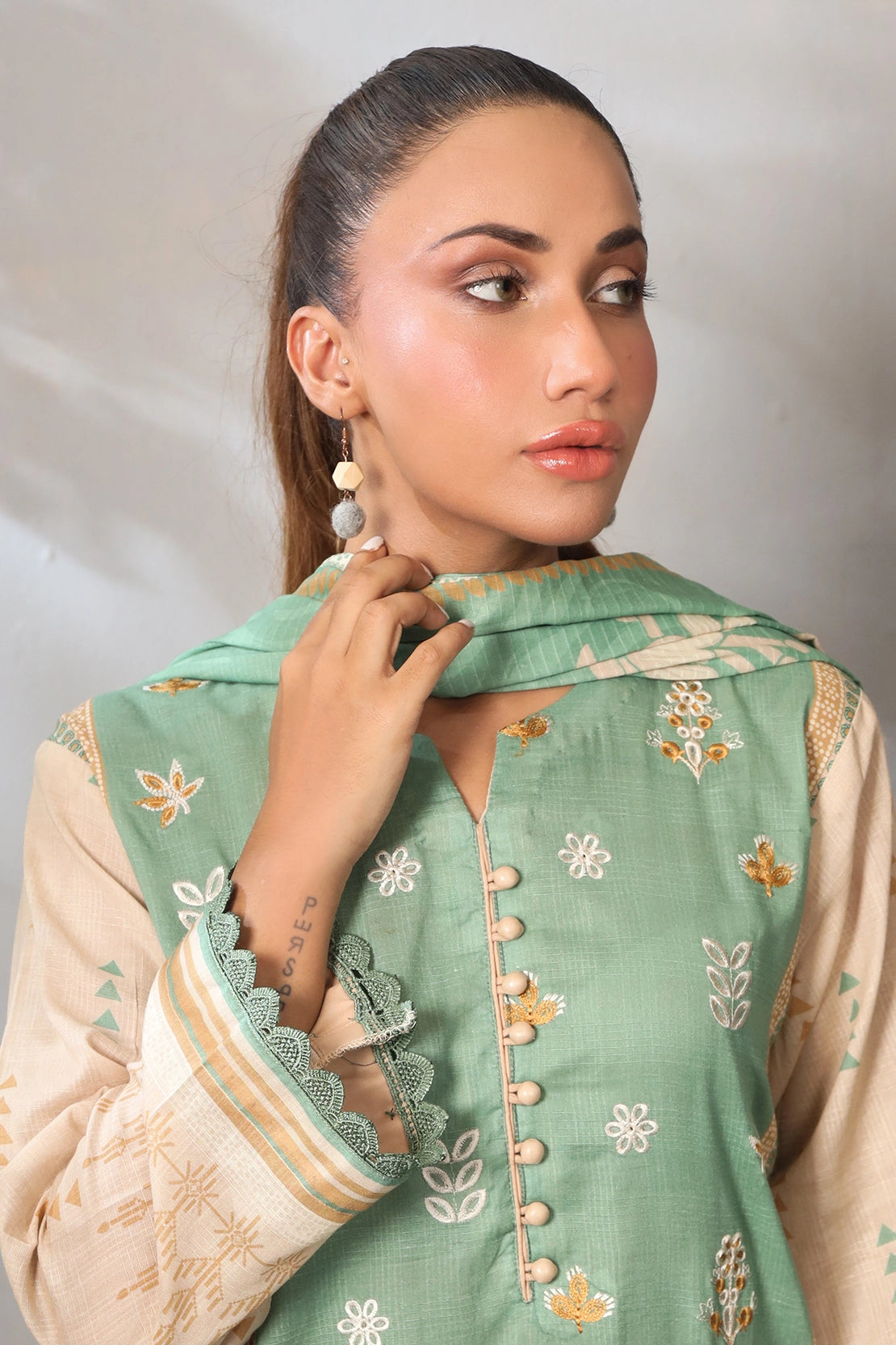 3 PIECE - PREMIUM EMBROIDERED LAWN - 9093