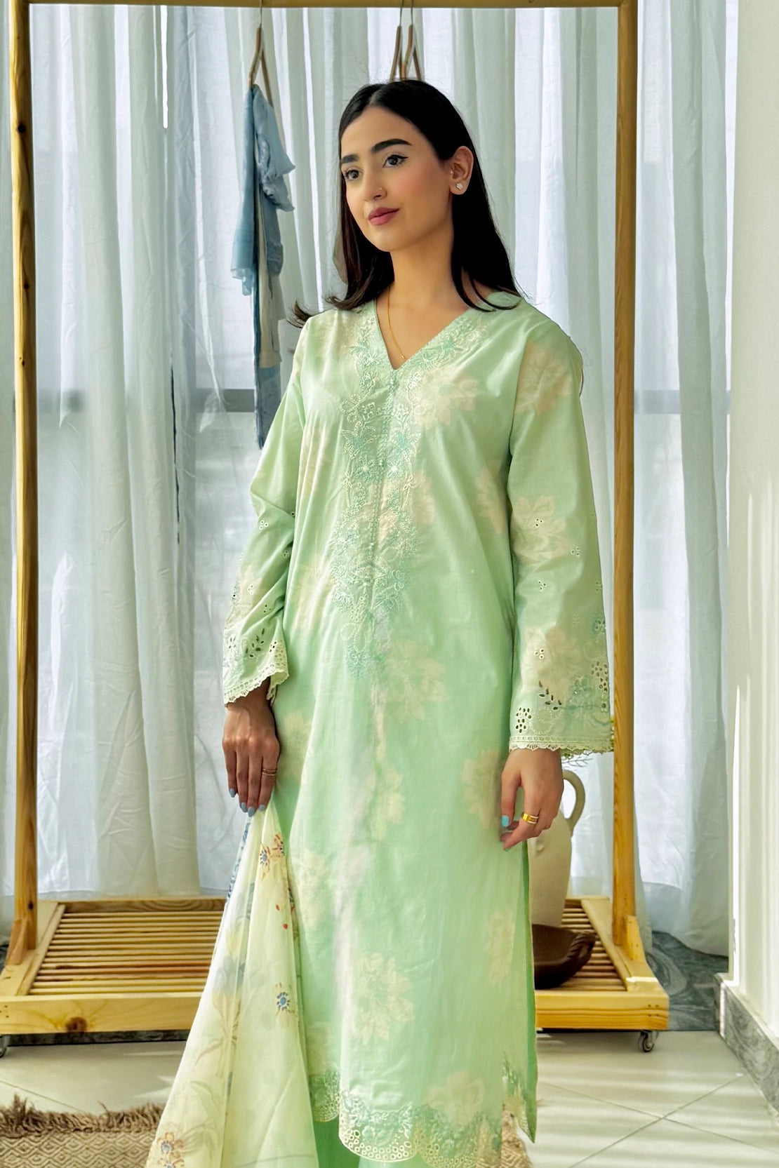 Stitched 3 Piece - Embroidered Lawn - 548 - S