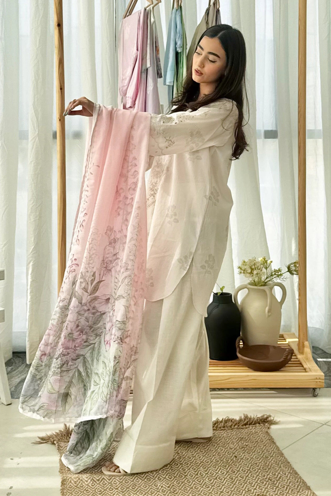 Stitched 3 Piece - Embroidered Lawn - 552 - S