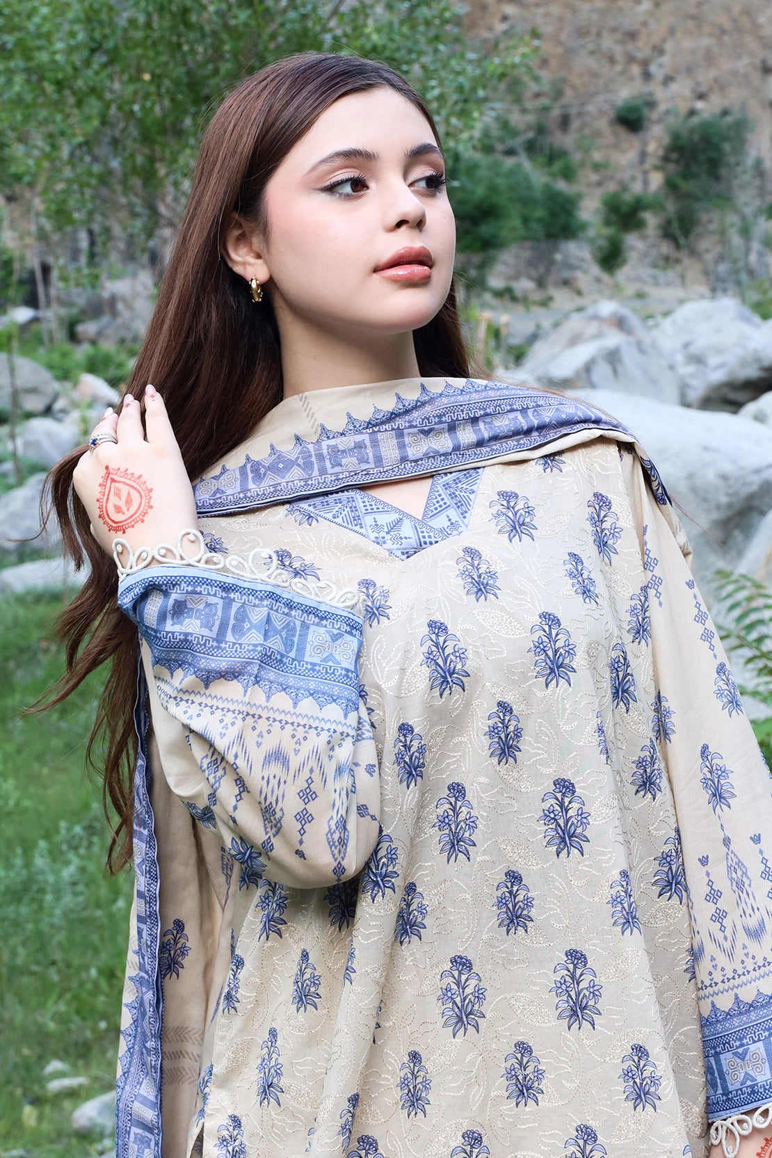 3 PIECE - EMBROIDERED LAWN - 8943