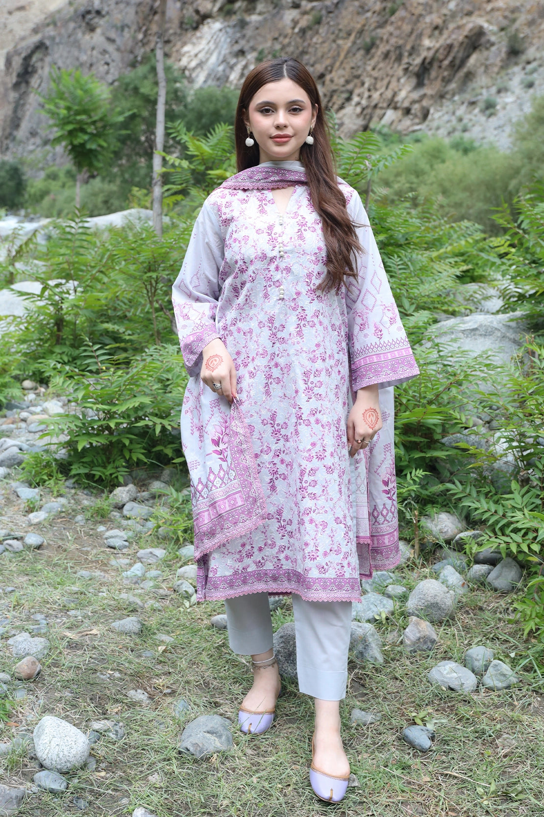 3 PIECE - EMBROIDERED LAWN - 8947