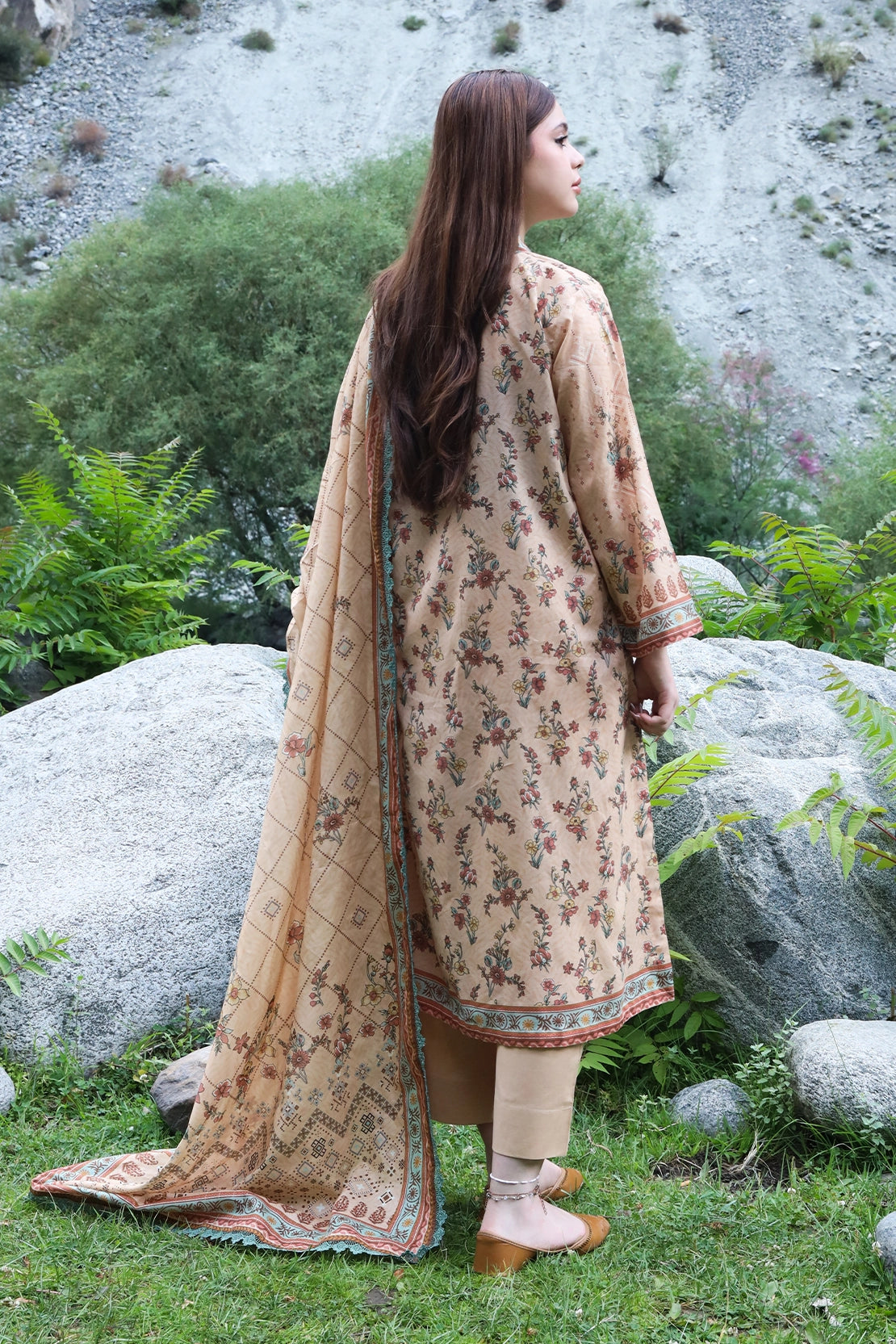 3 PIECE - EMBROIDERED LAWN - 8948
