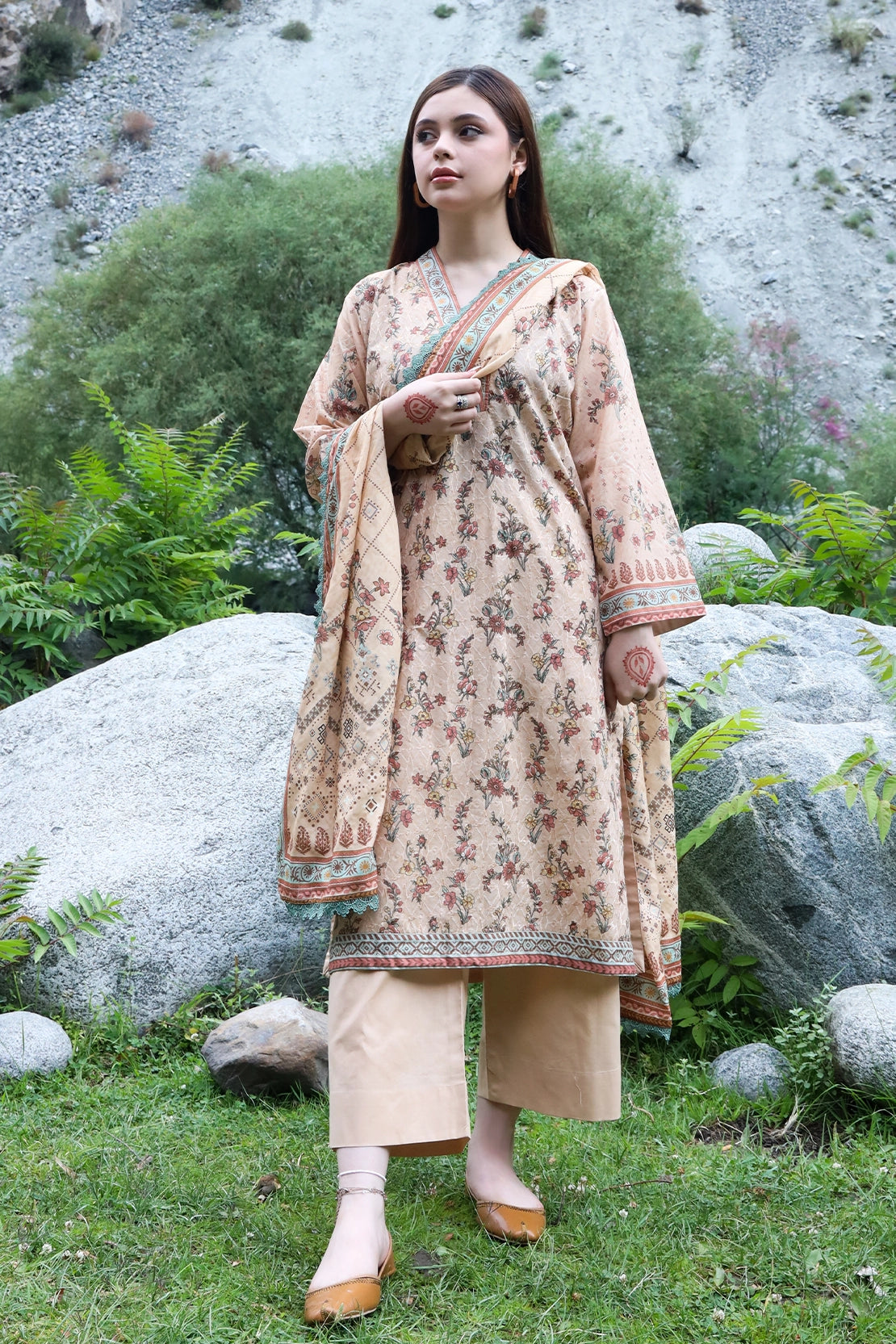 3 PIECE - EMBROIDERED LAWN - 8948