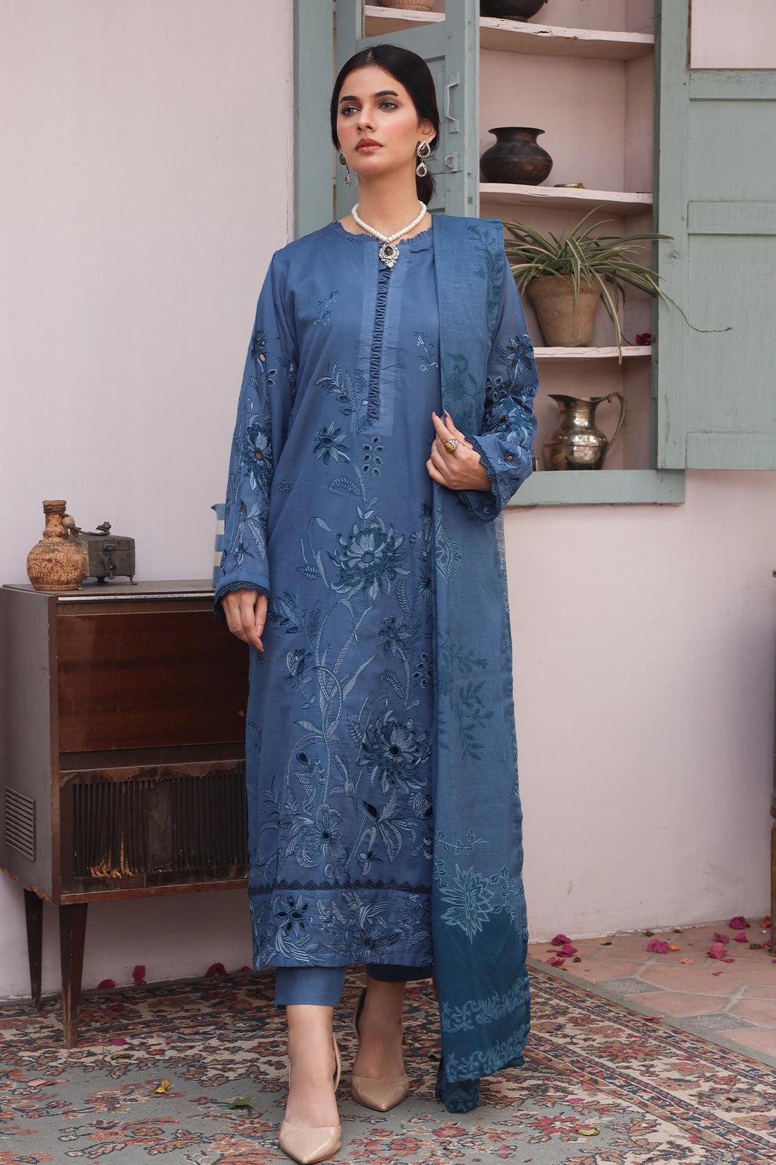 3 Piece - Premium Embroidered Lawn - 8870