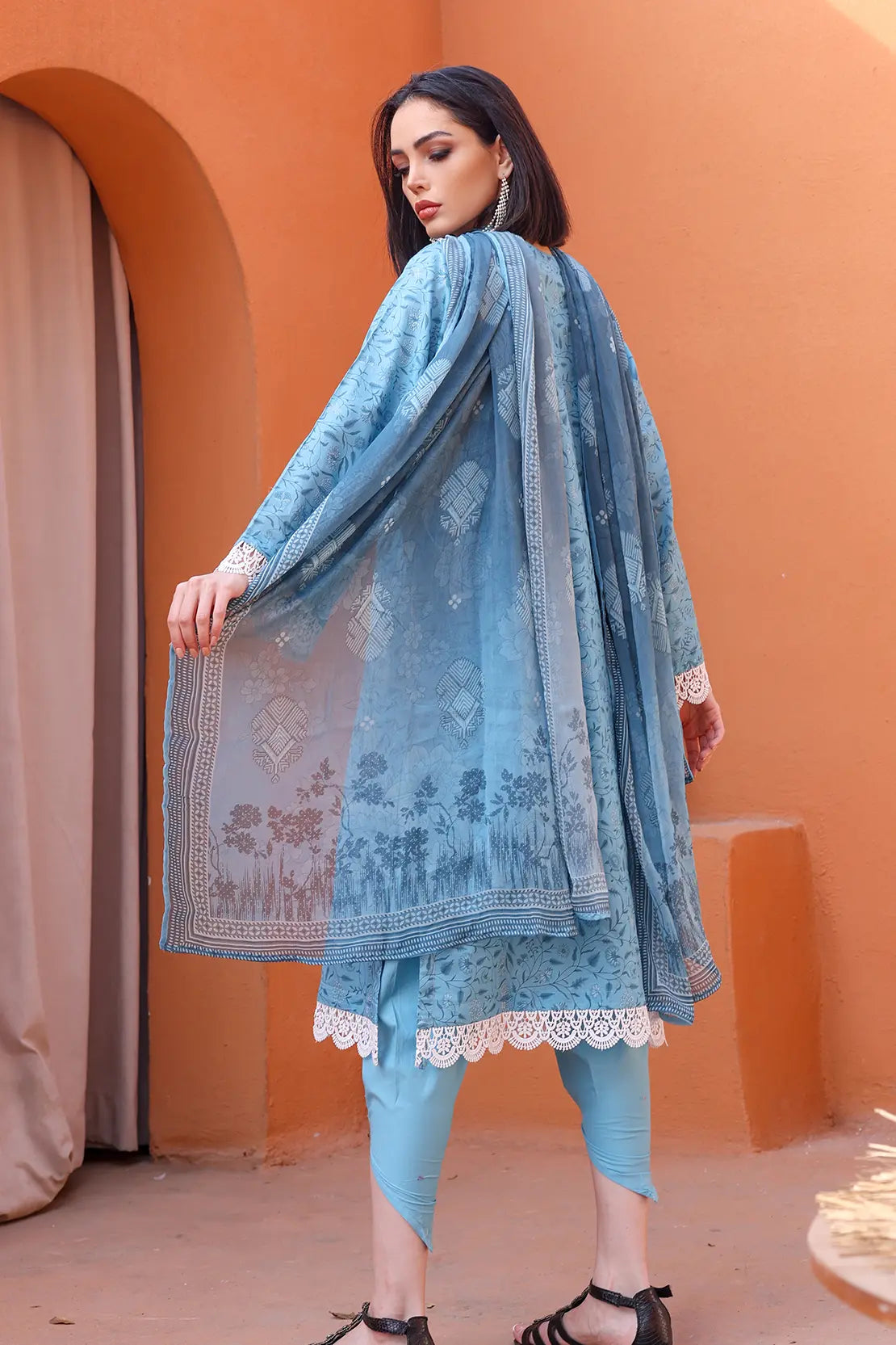 3 Piece - Embroidered Lawn - 8157
