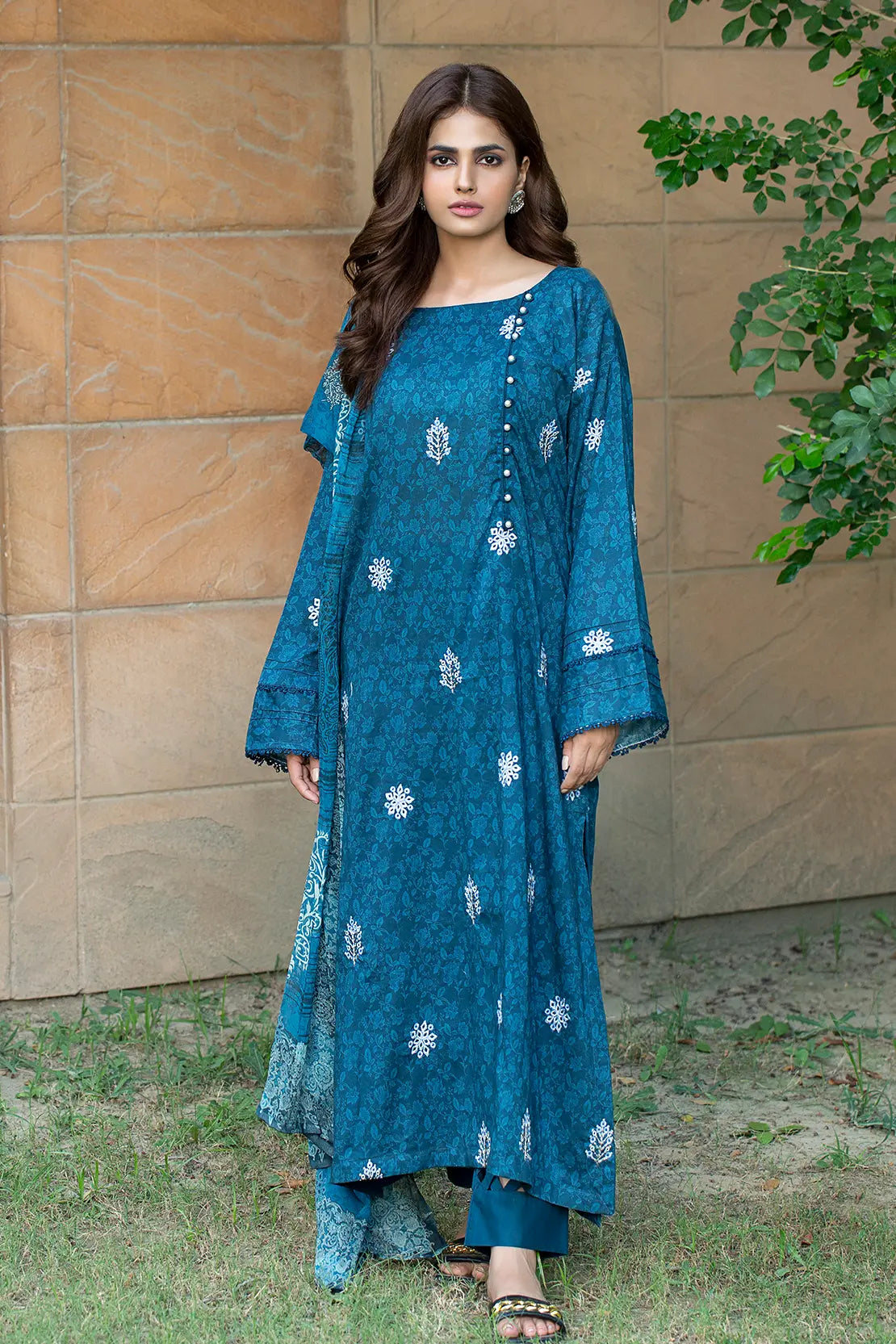 3 Piece - Embroidered Lawn - 8082