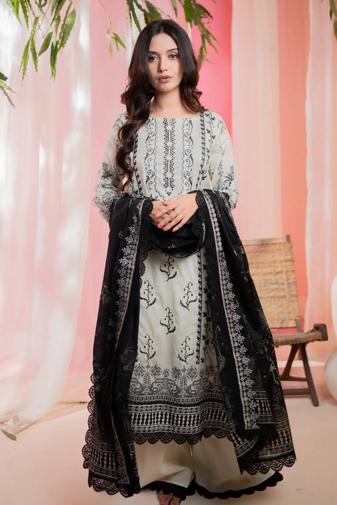3 Piece - Embroidered Lawn - 8681