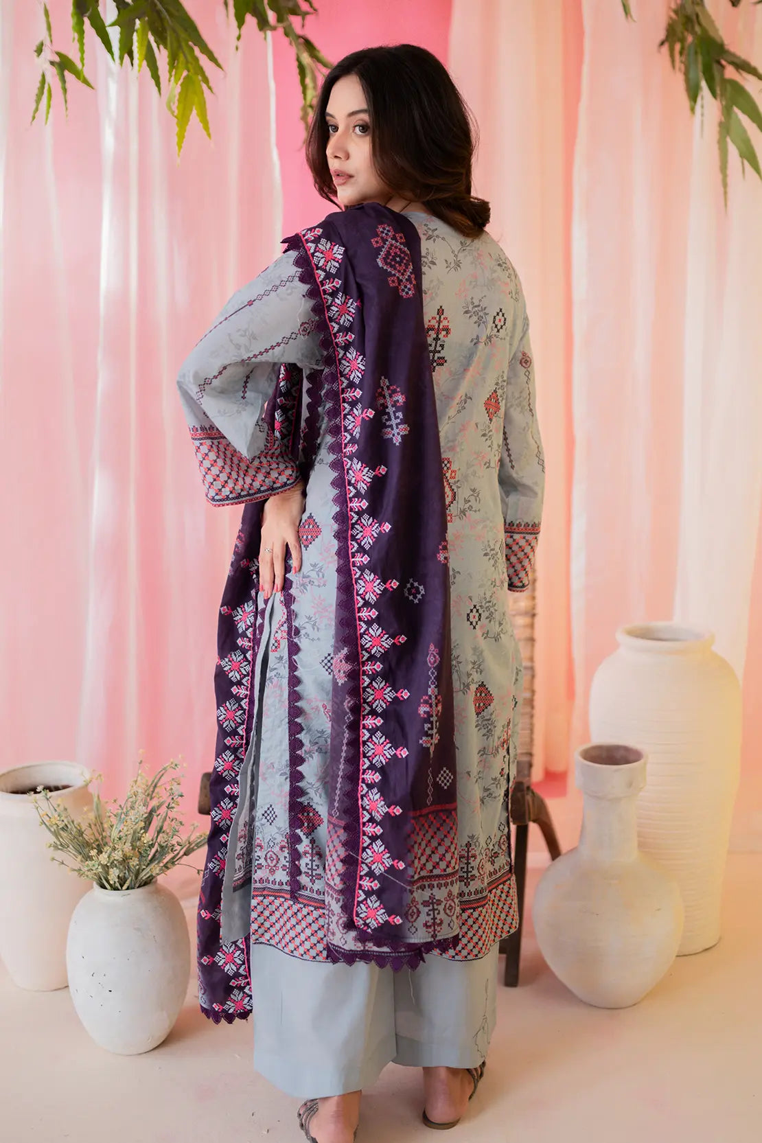 3 Piece - Embroidered Lawn - 8690
