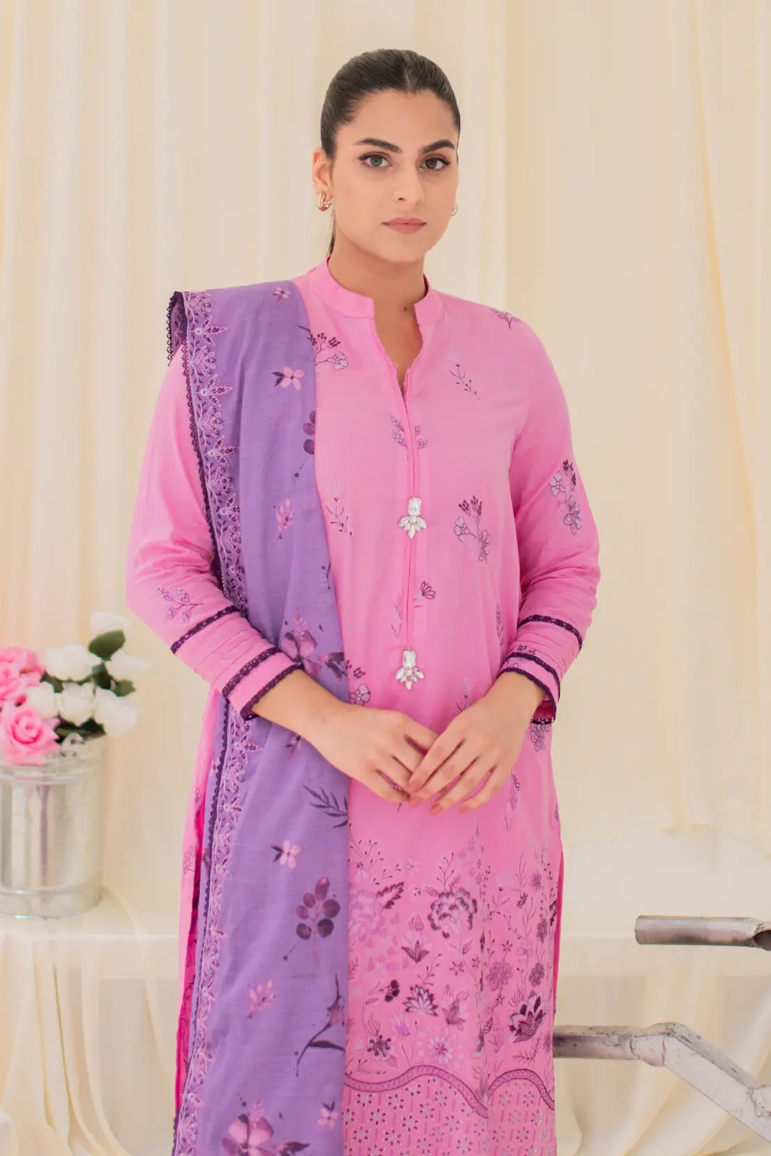 3 Piece - Embroidered Lawn - 8670