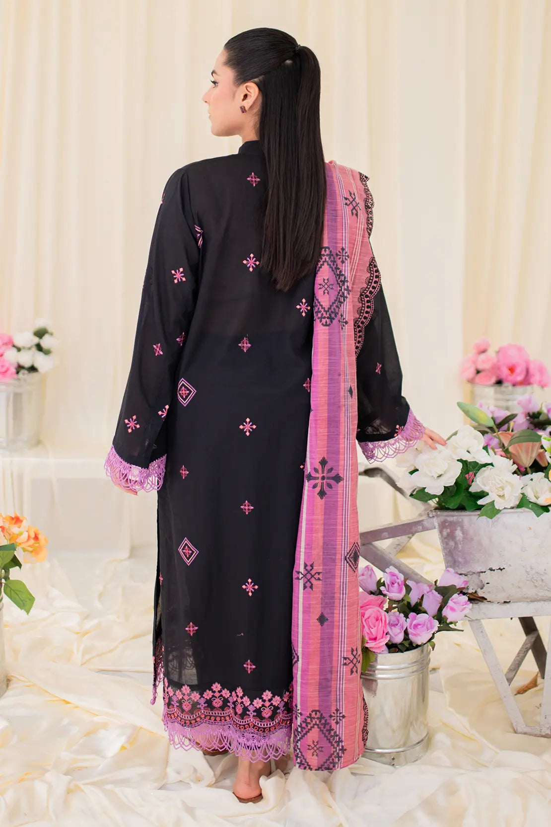3 Piece - Embroidered Lawn - 8668