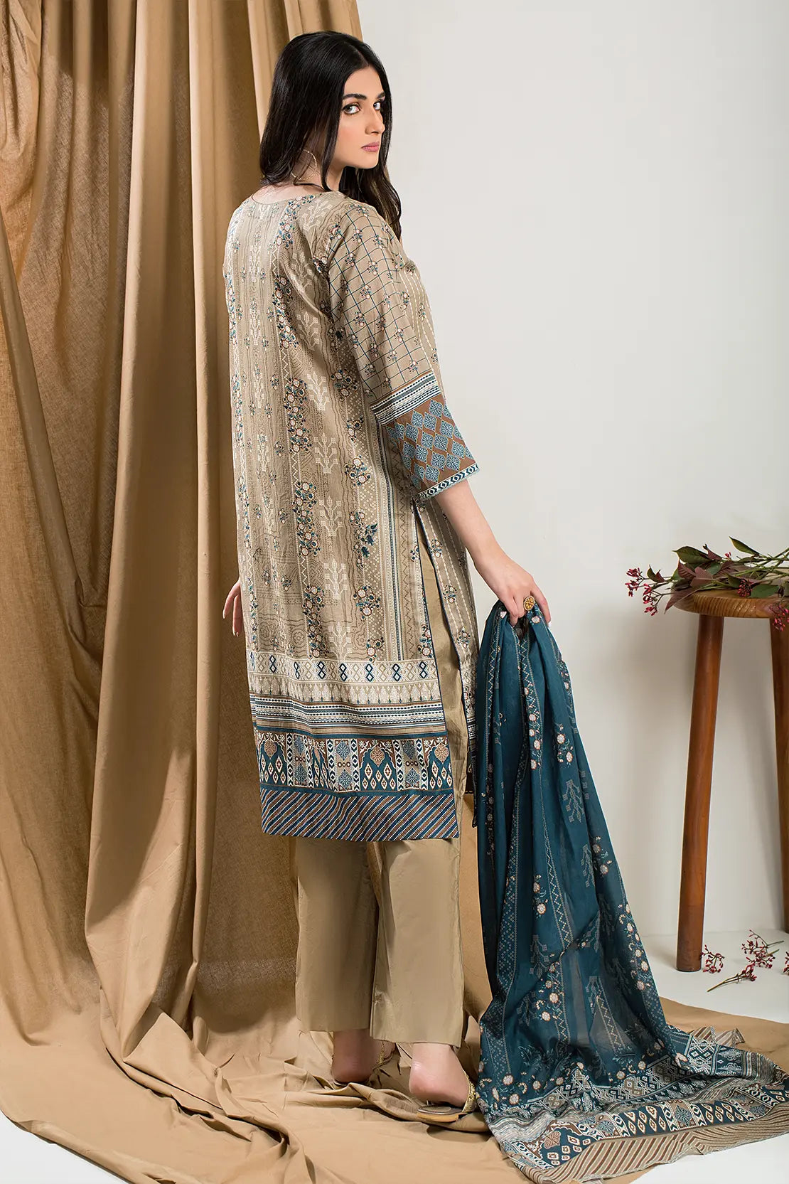 3 Piece – Basic luxury lawn 7379 – Voile Dupatta