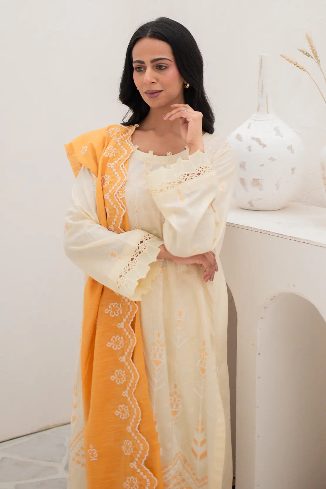 3 Piece - Embroidered Lawn - 8162