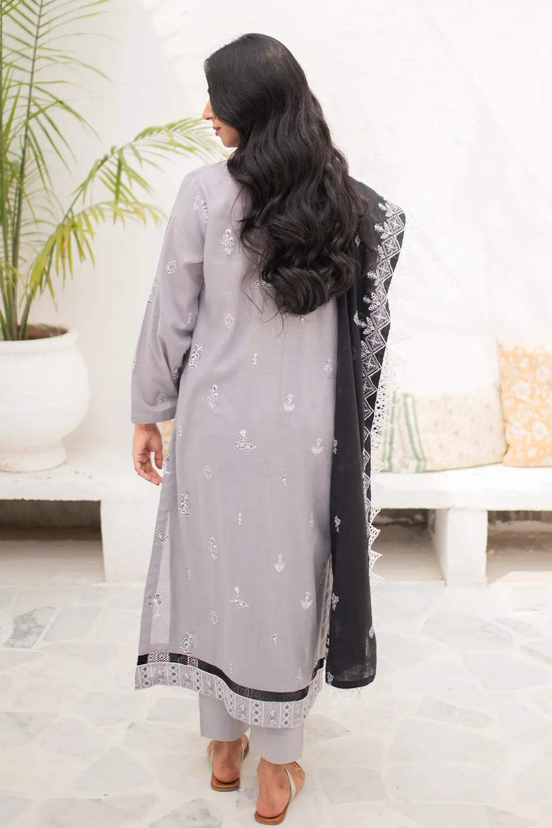 3 Piece - Embroidered Lawn - 8164