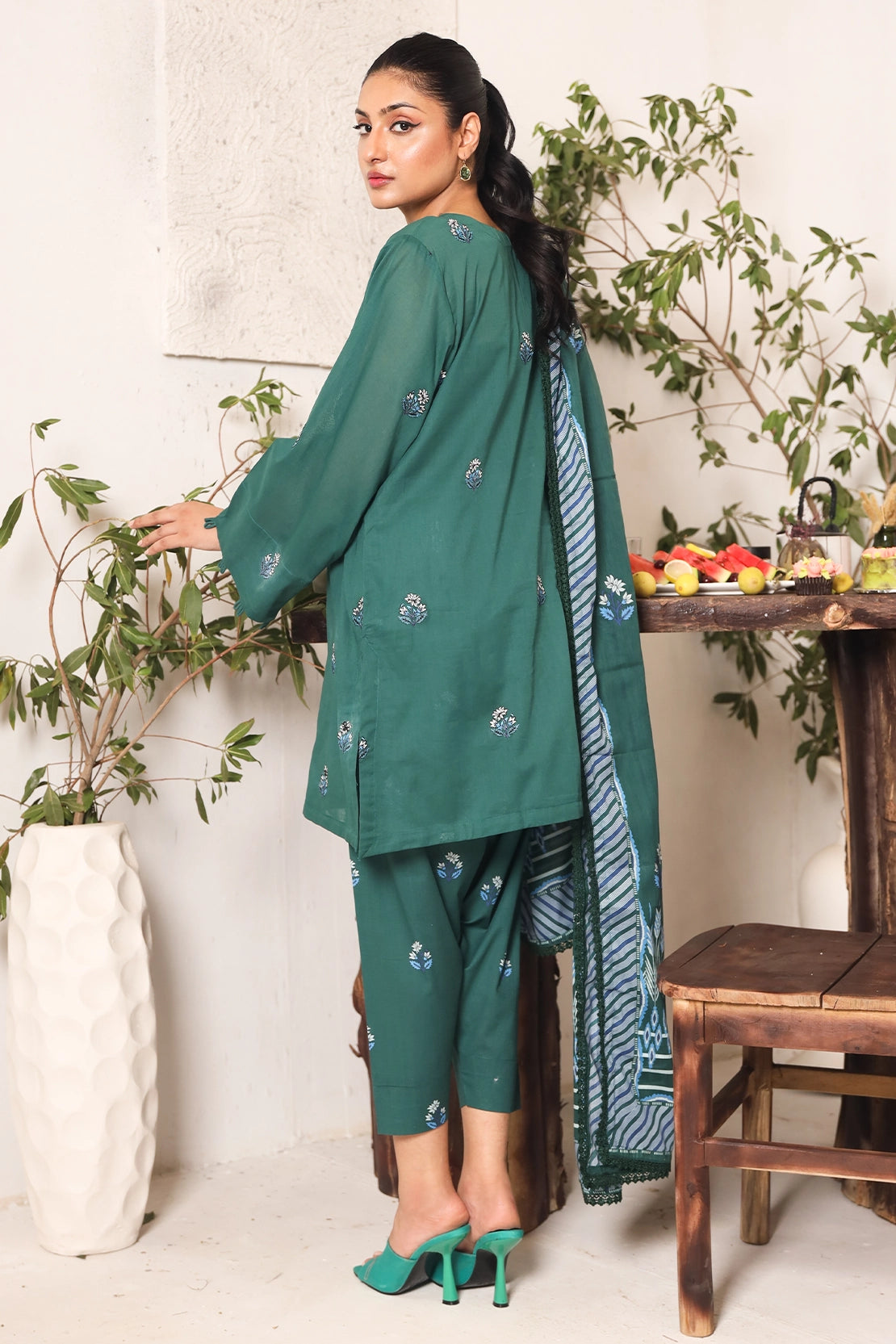 3 PIECE - PREMIUM EMBROIDERED LAWN - 8711