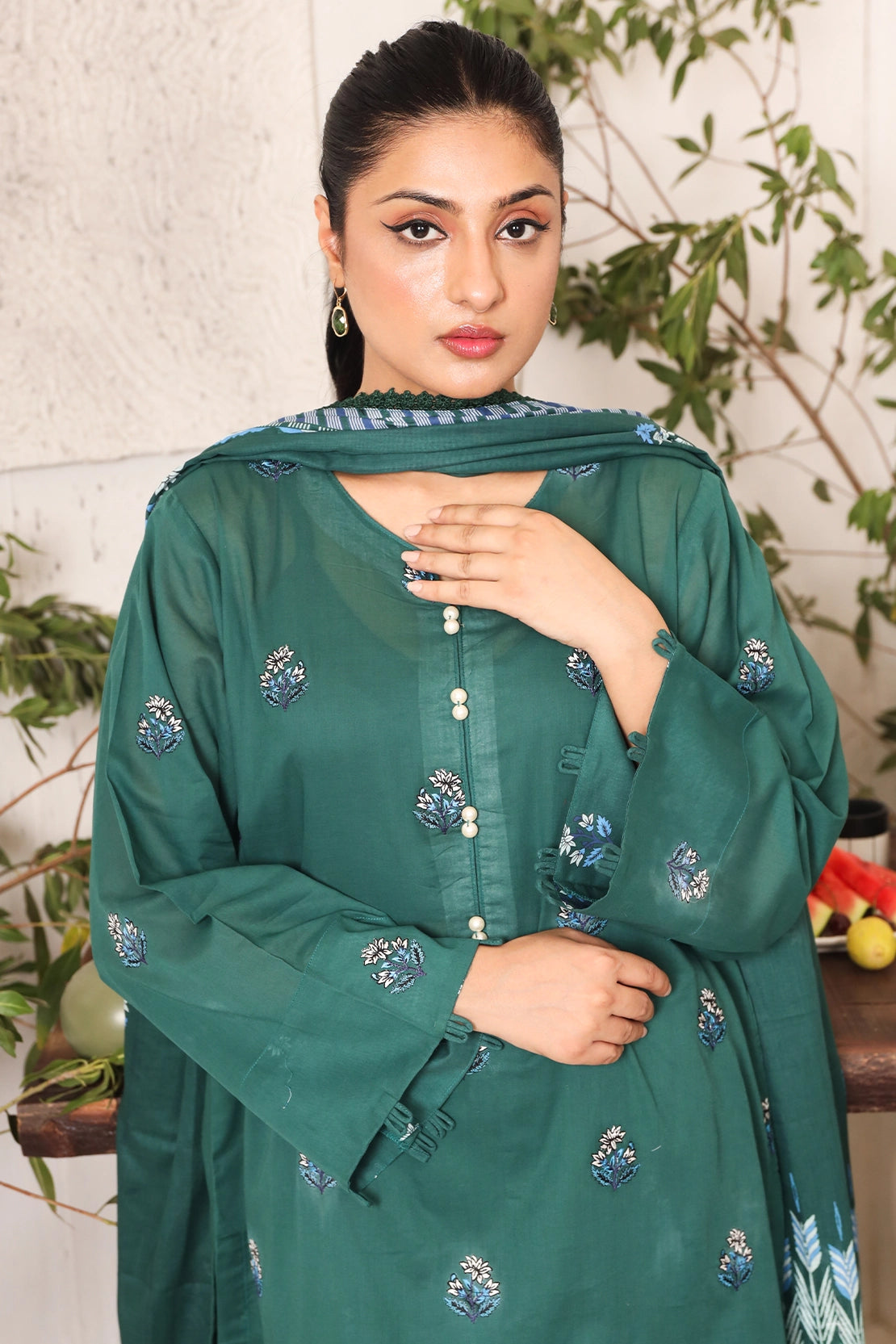 3 PIECE - PREMIUM EMBROIDERED LAWN - 8711