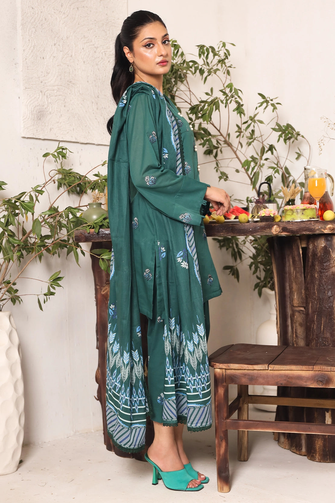 3 PIECE - PREMIUM EMBROIDERED LAWN - 8711