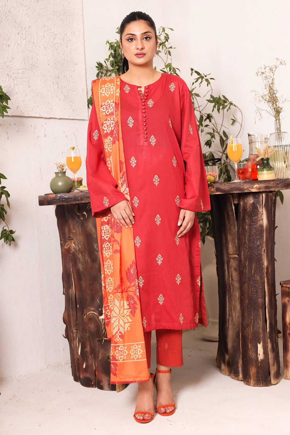 3 PIECE - PREMIUM EMBROIDERED LAWN - 8712