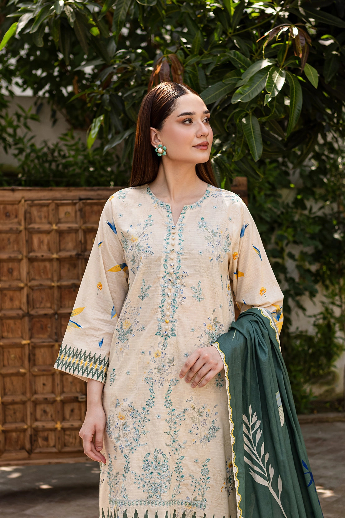 3 PIECE - PREMIUM EMBROIDERED LAWN - 017