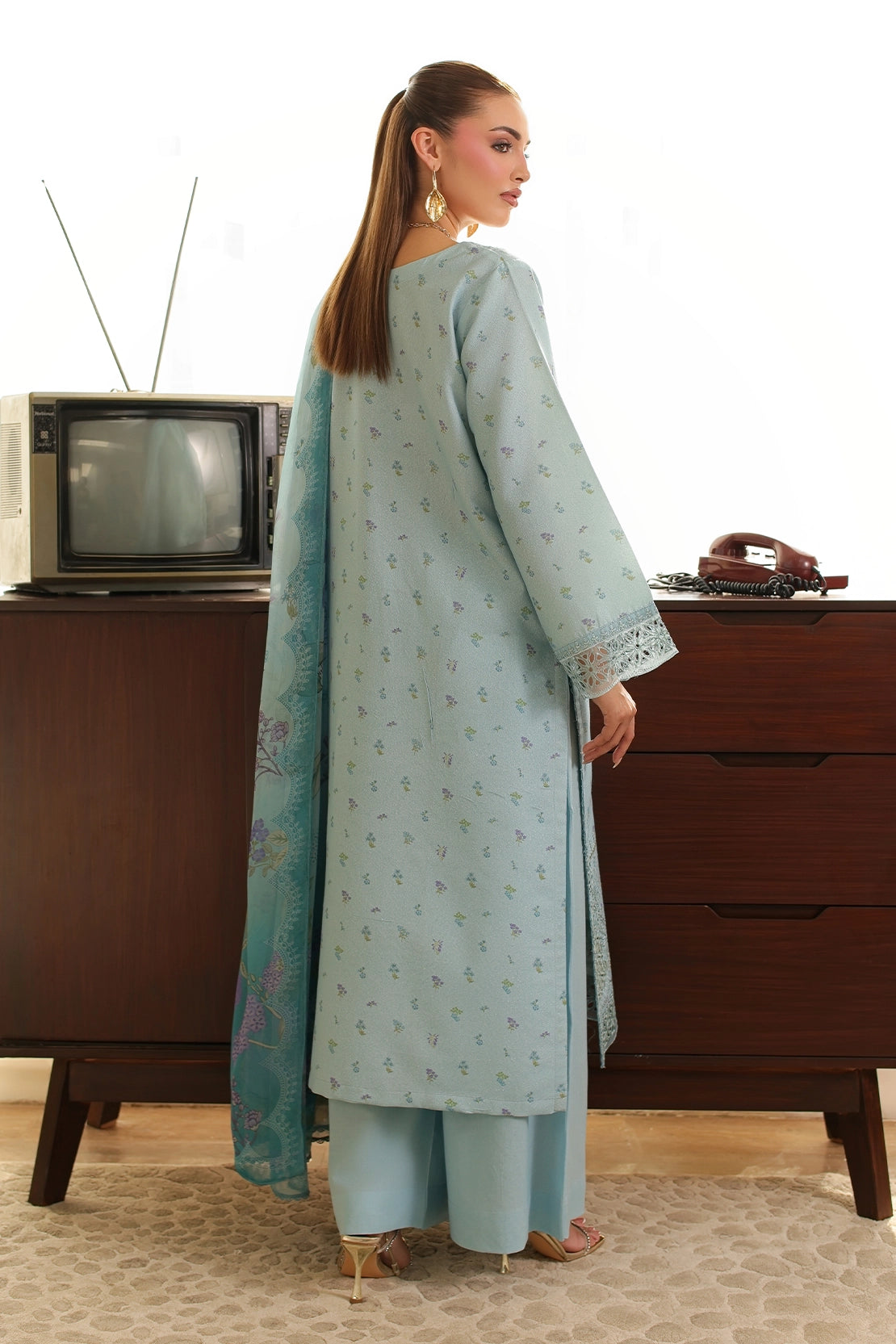 3 Piece - Embroidered Lawn Karandi  - 3913