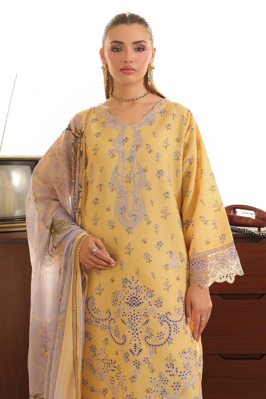 3 Piece - Embroidered Lawn Karandi  - 3915