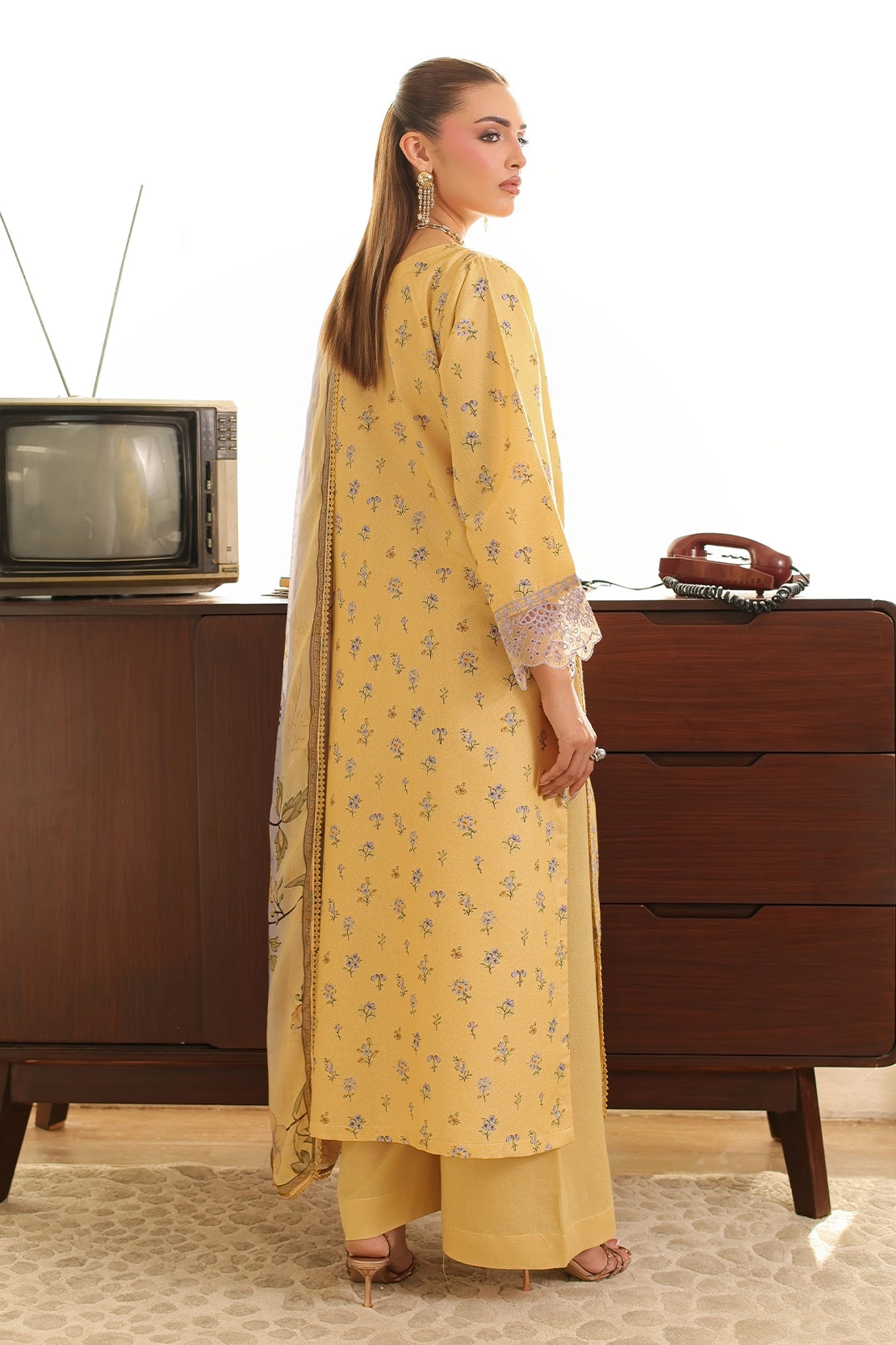 3 Piece - Embroidered Lawn Karandi  - 3915