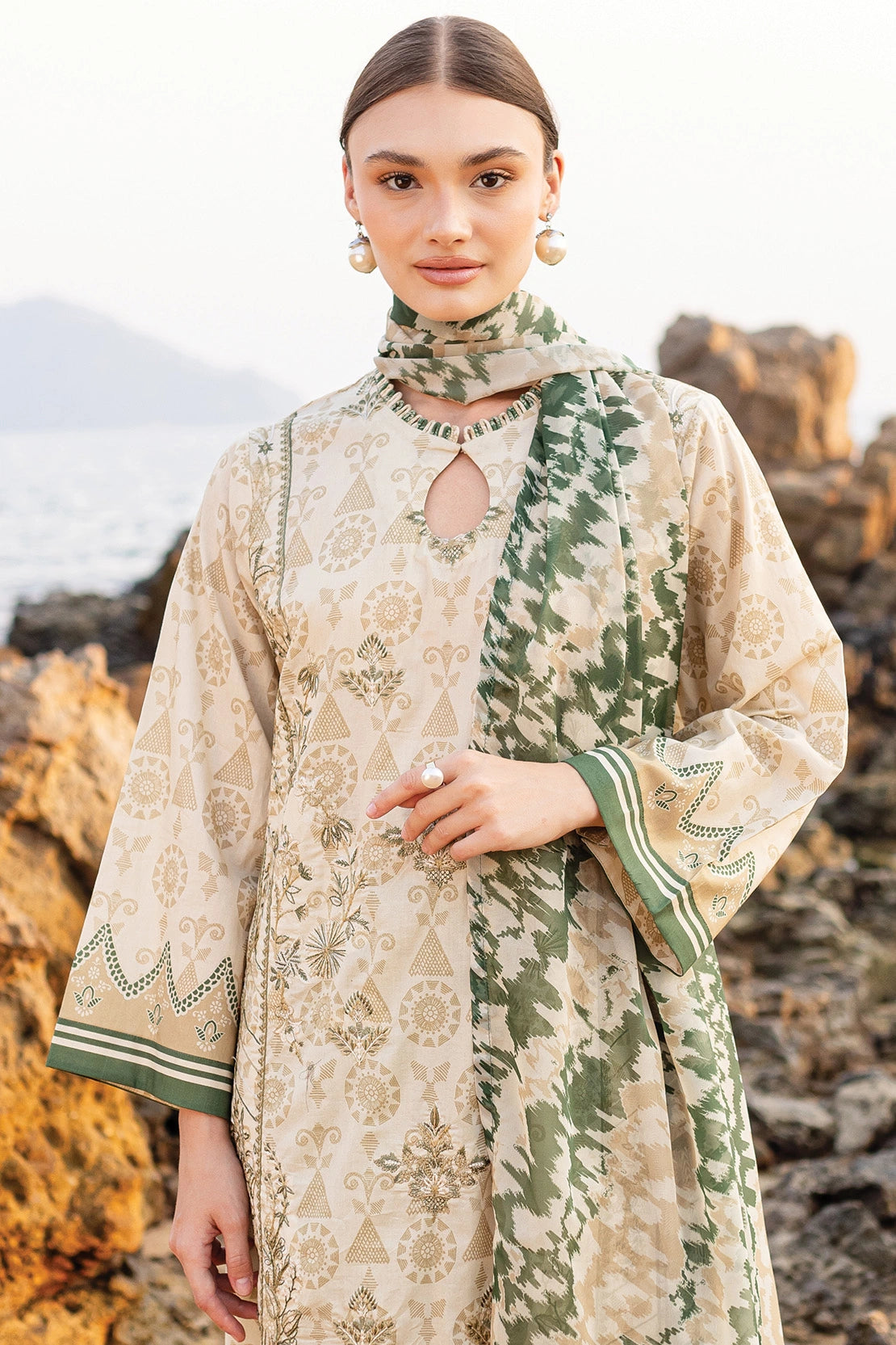 3 Piece - Premium Embroidered Lawn - 9171