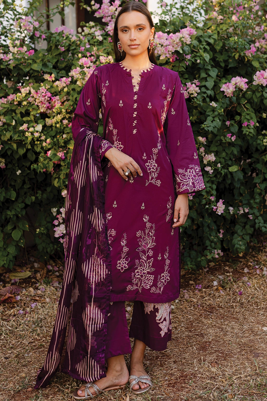 3 Piece - Premium Embroidered Lawn - 9180