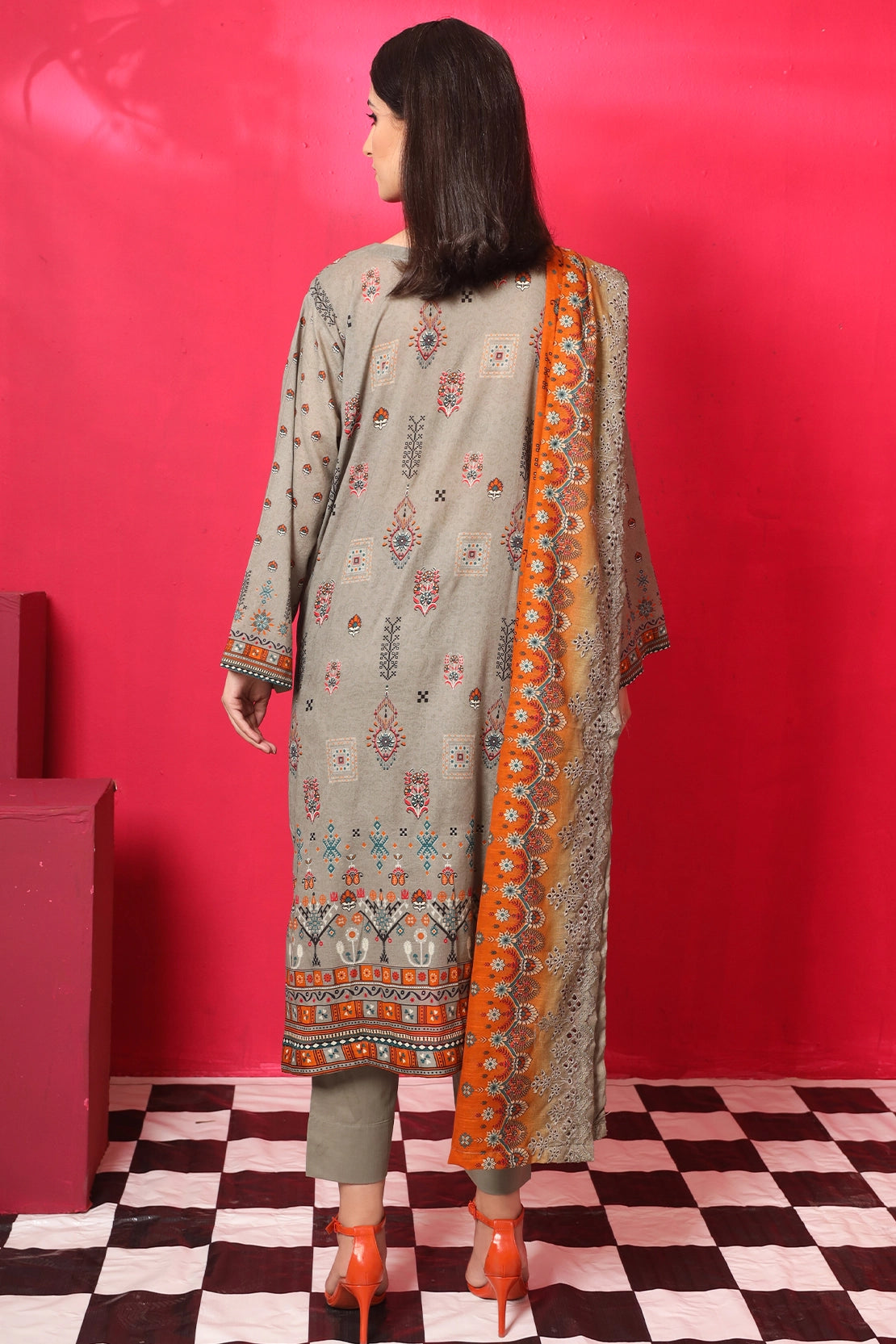 3 Piece - Premium Embroidered Lawn - 7771