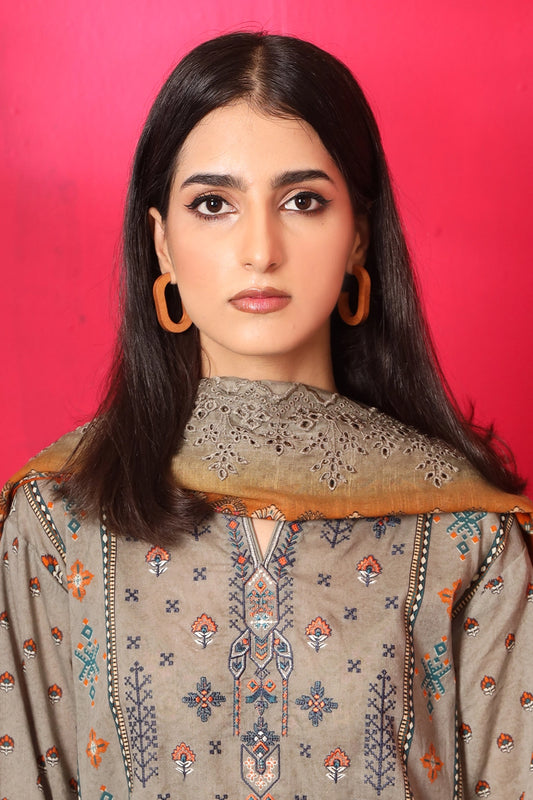 3 Piece - Premium Embroidered Lawn - 7771