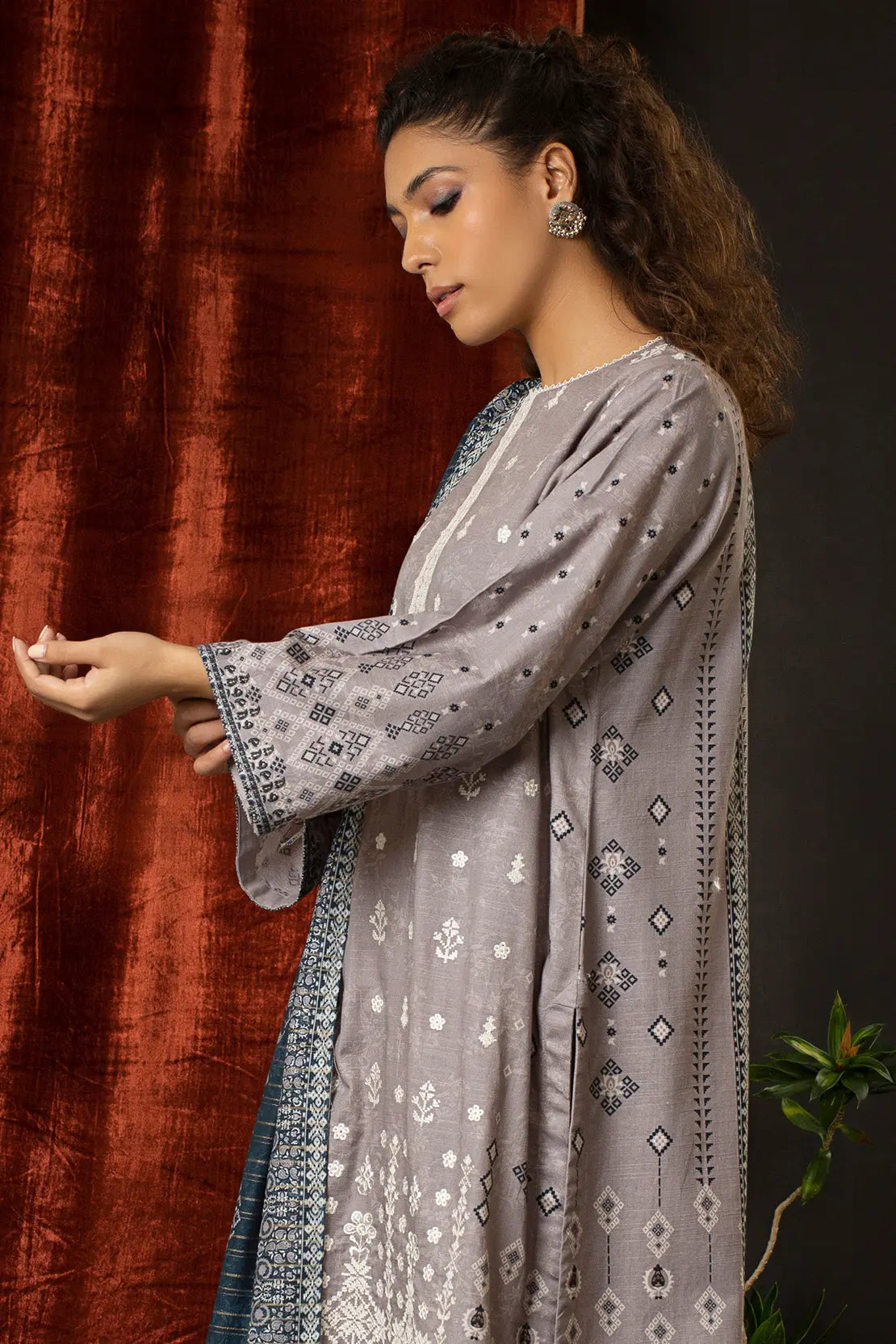 3 Piece – Embroidered Khaddar – 8305