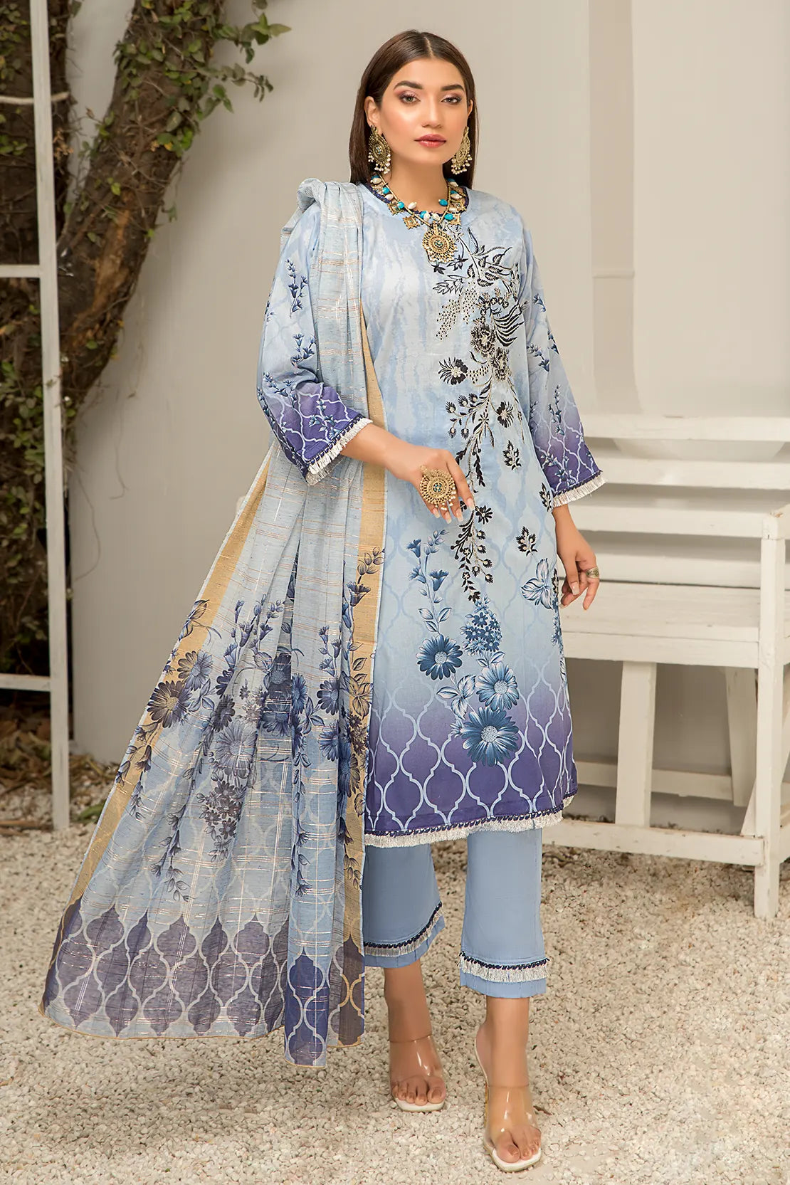 3 Piece – Embroidered Lawn – 6831