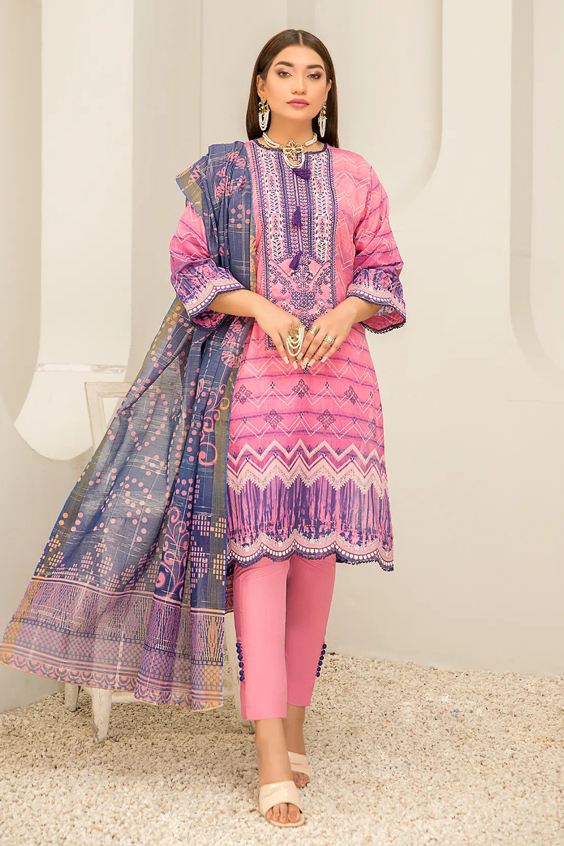 3 Piece – Embroidered Lawn – 6834